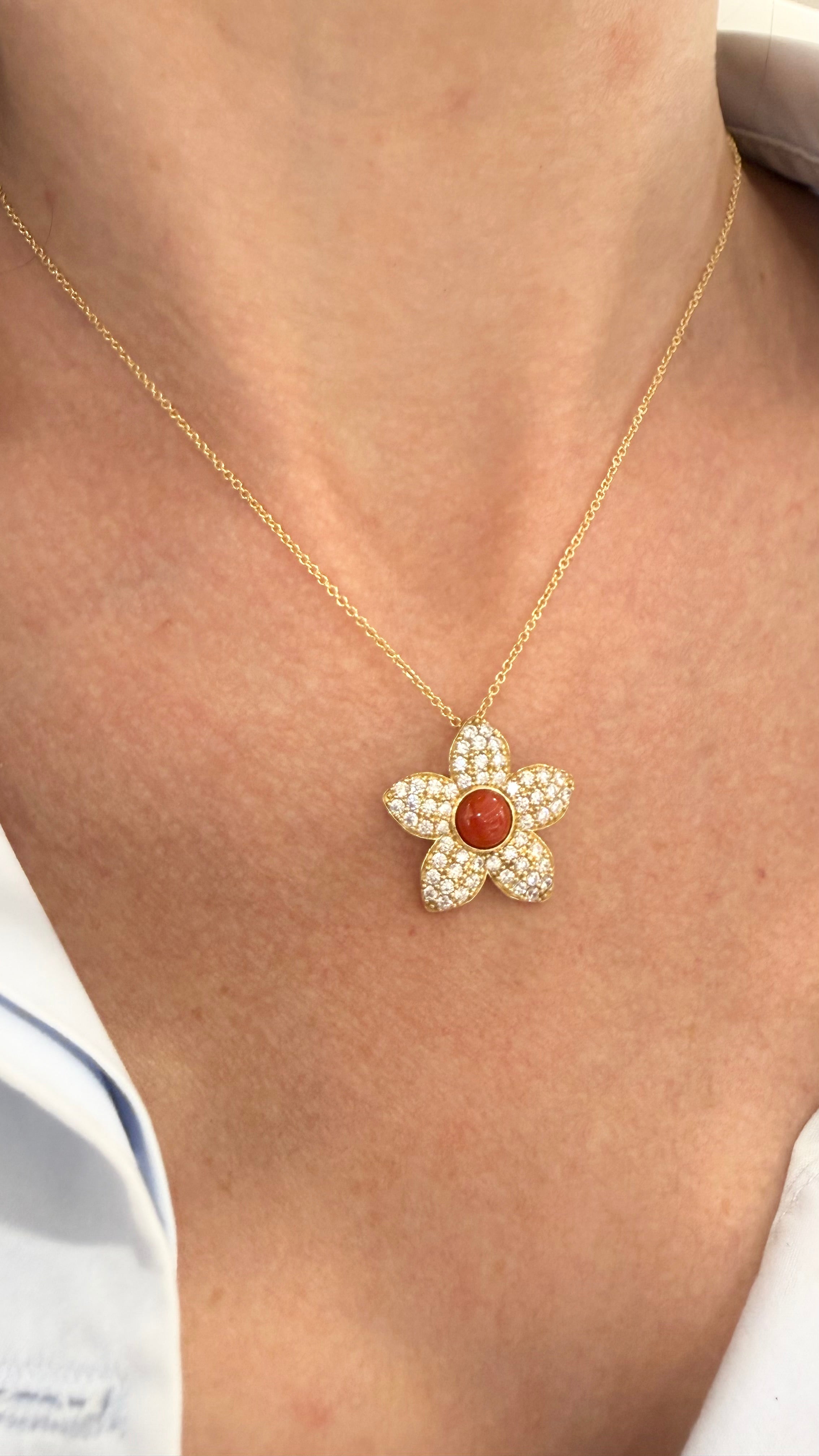 COLLANA FIORE CON PERLA E ZIRCONI PAVÉ DORATA IN ARGENTO 925