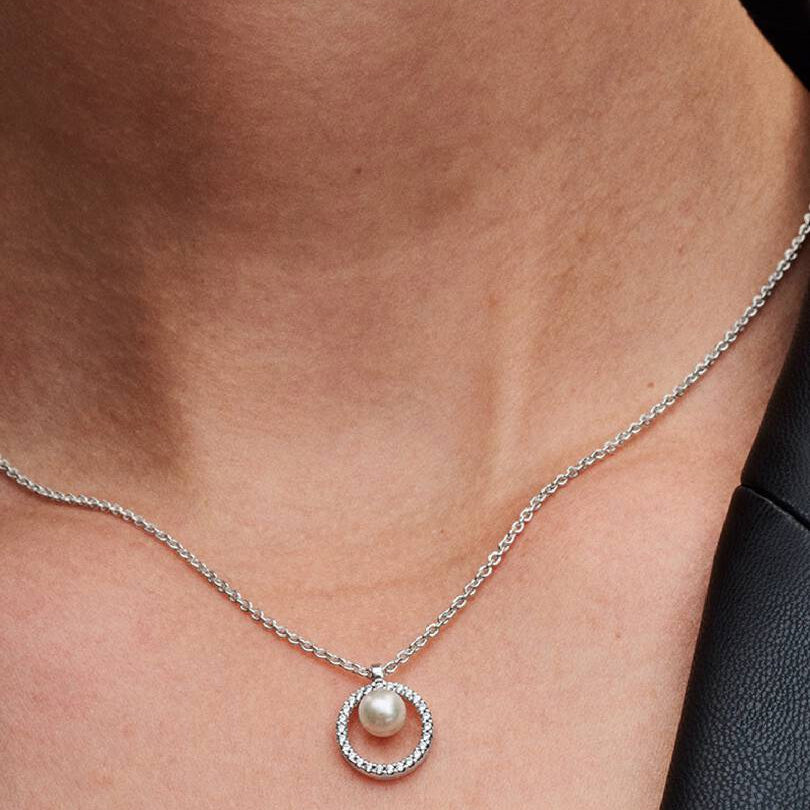 PANDORA NECKLACE WITH PEARL AND PAVÉ OF BRIGHT STONES