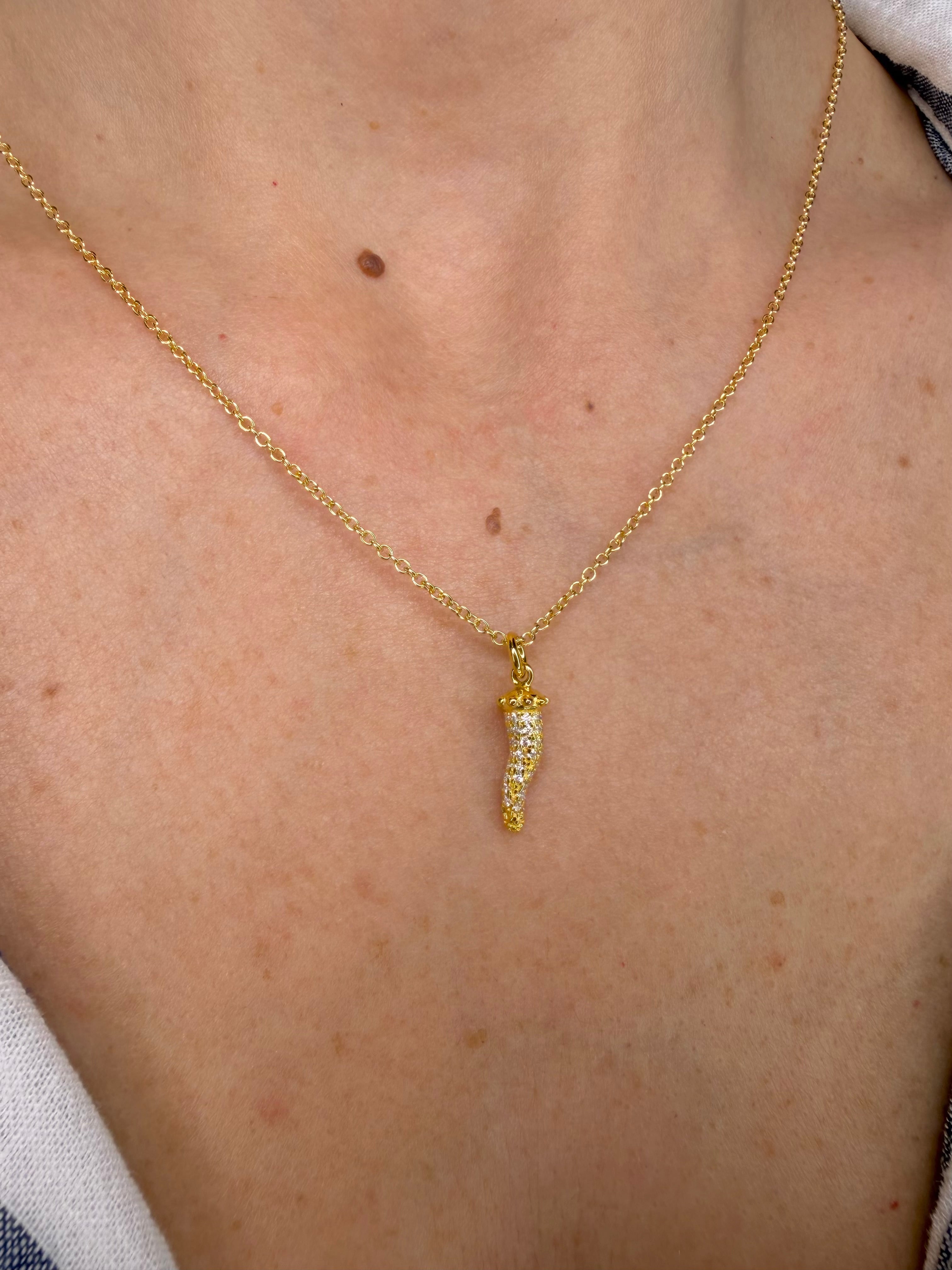 COLLANA CORNO CON ZIRCONI PAVÉ DORATA IN ARGENTO 925