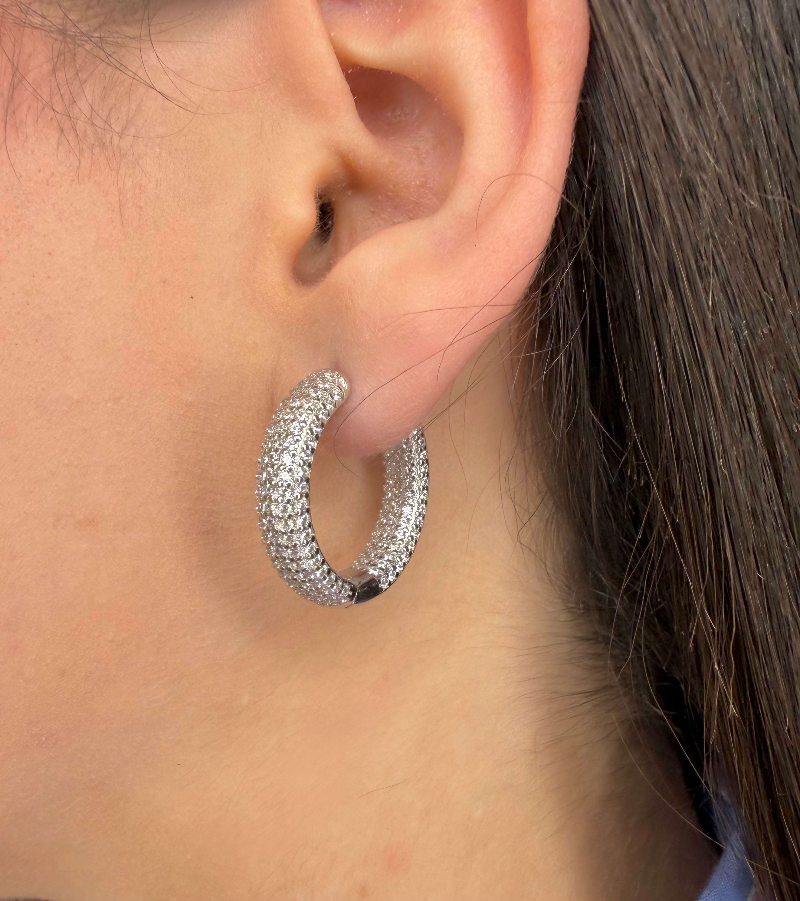 ORECCHINI CERCHIO PAVÉ IN ARGENTO 925