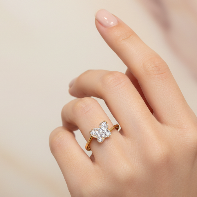 Anello farfalla pavé in oro giallo 18KT (750) con zirconi bianchi – Made in Italy