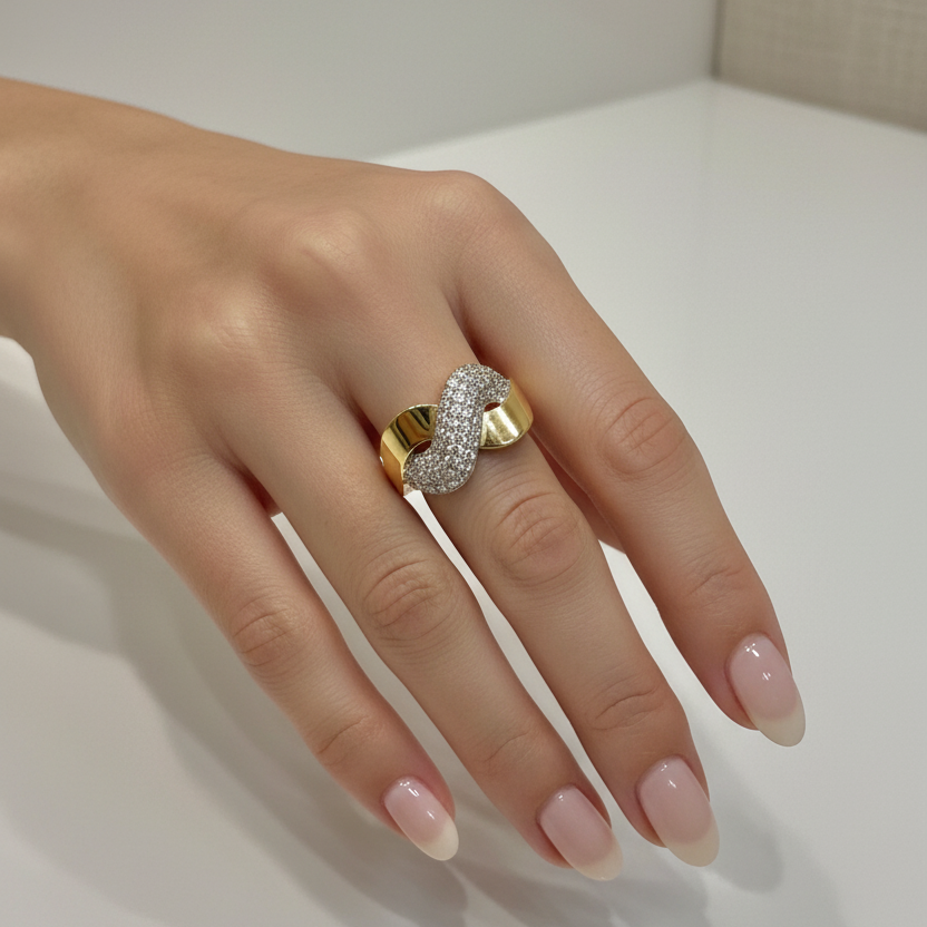 Anello fascia intrecciata in oro giallo 18KT (750) con pavé di zirconi bianchi - Made in Italy