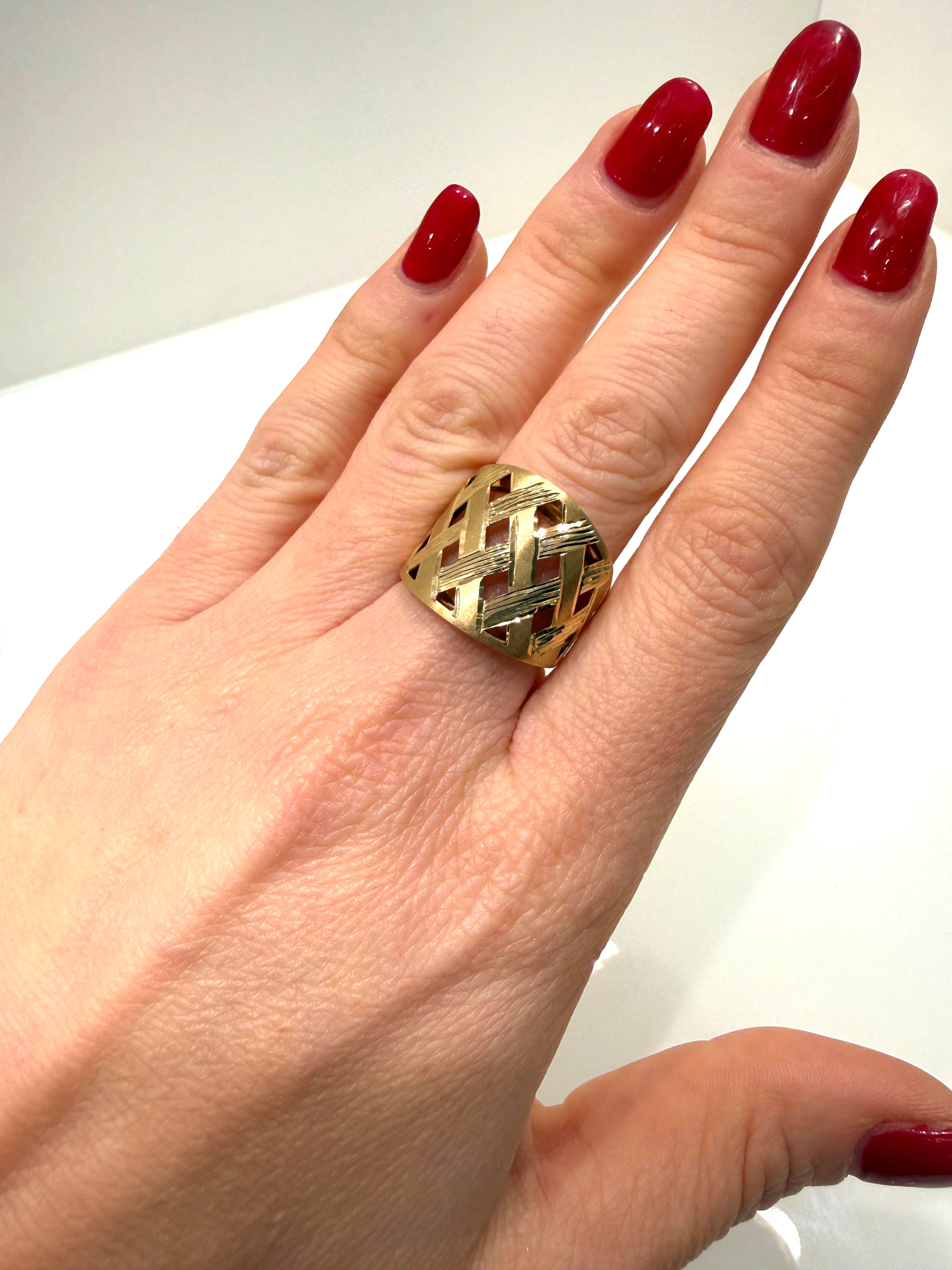 Anello fascia traforata intrecciata in oro giallo 18KT (750) – Made in Italy
