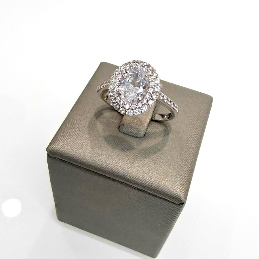 Anello solitario con zirconi in oro bianco 18KT (750)