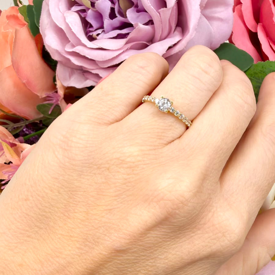 Anello Solitario in Oro Giallo 18 KT con Zirconi