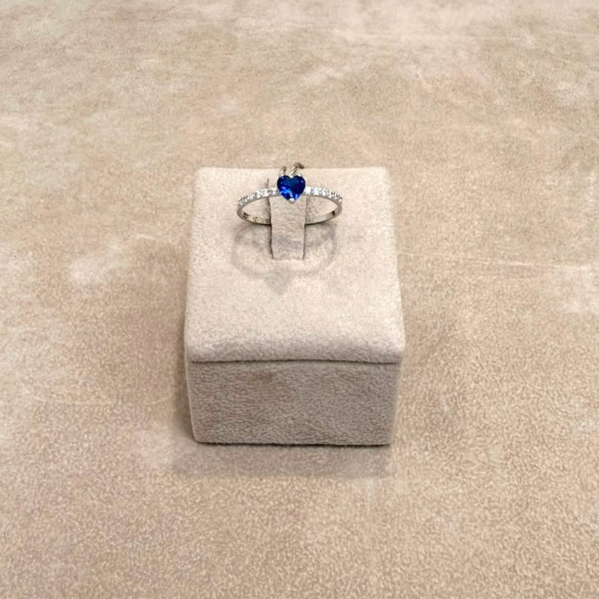 Anello Cuore Blu con Zirconi in Oro Bianco 18 KT