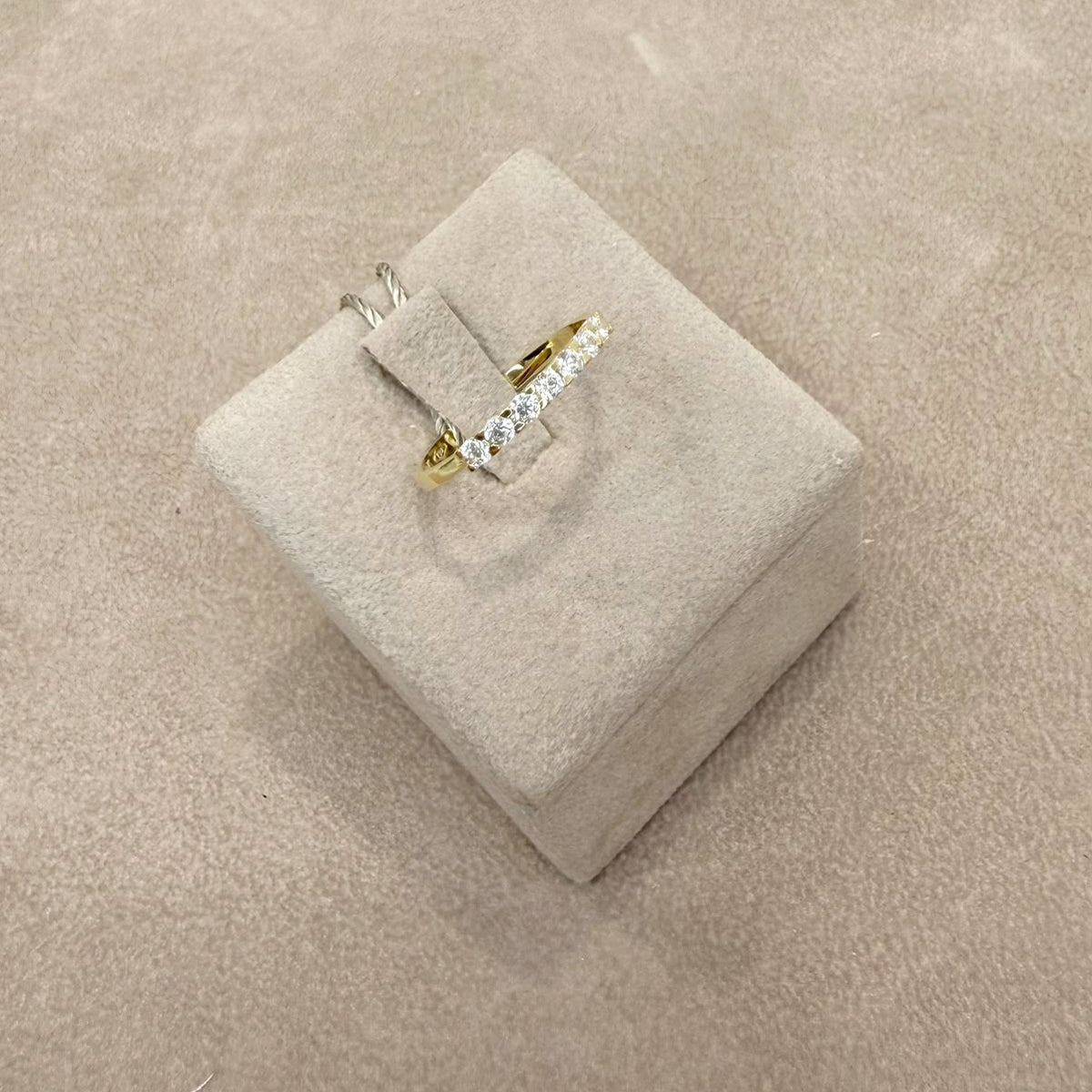 ANELLO VERETTA IN ORO GIALLO 18 KT (750) CON ZIRCONI