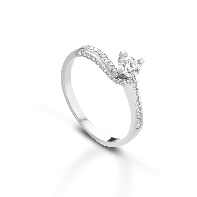 ANELLO SOLITARIO IN ORO BIANCO 18 CARATI E DIAMANTI