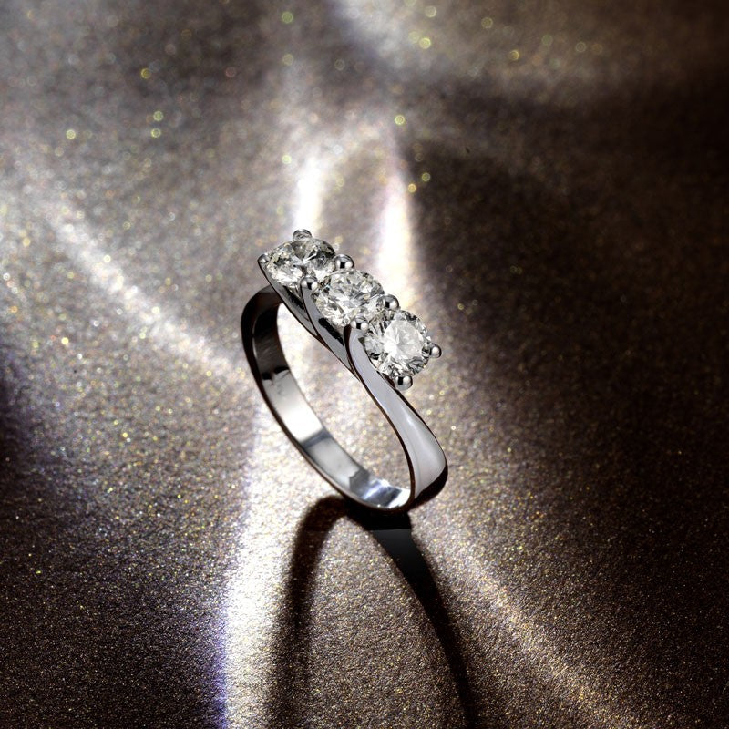ANELLO TRILOGY IN ORO BIANCO 18 CARATI E DIAMANTI