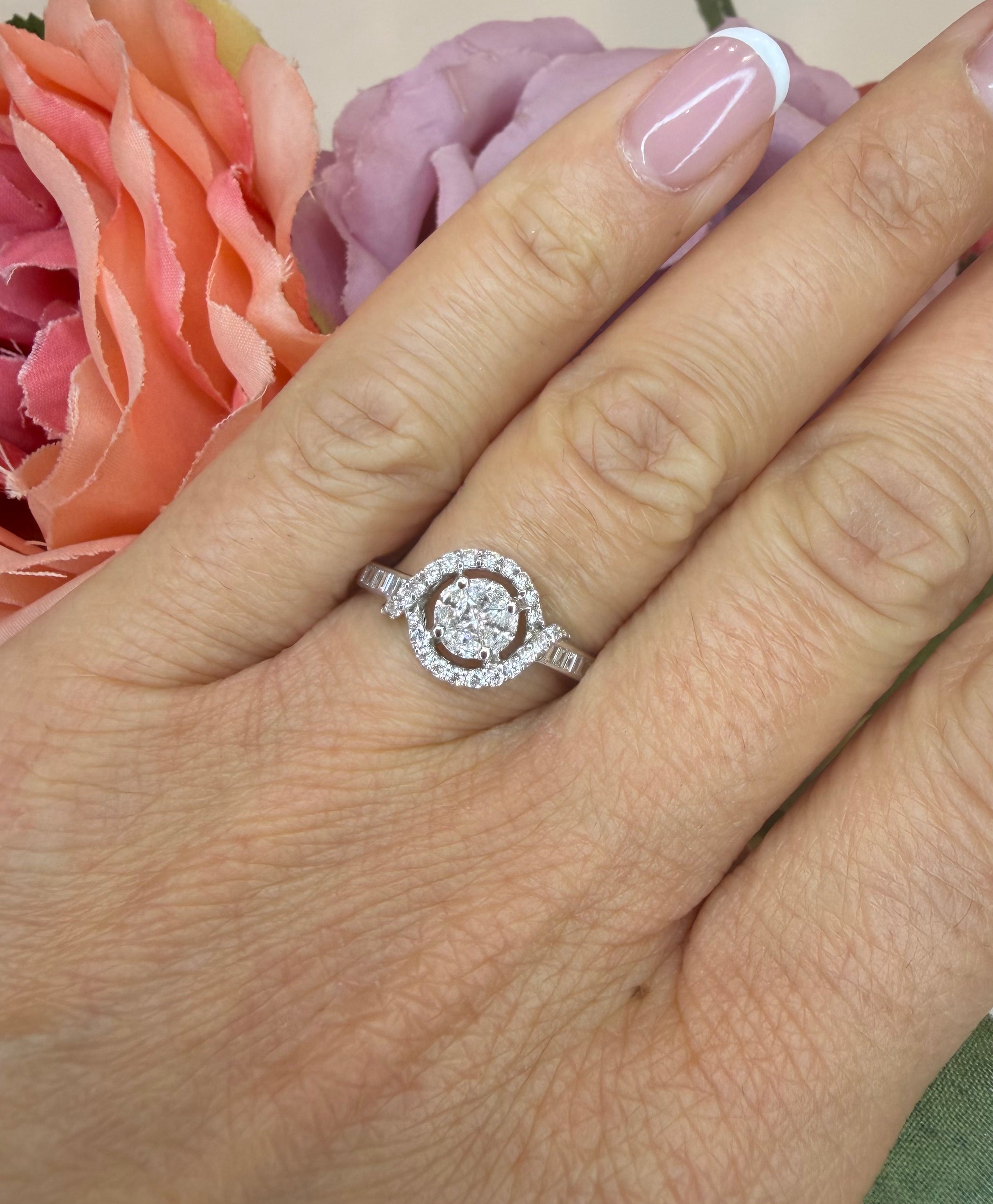 ANELLO SOLITARIO IN ORO BIANCO 18 CARATI CON DIAMANTI
