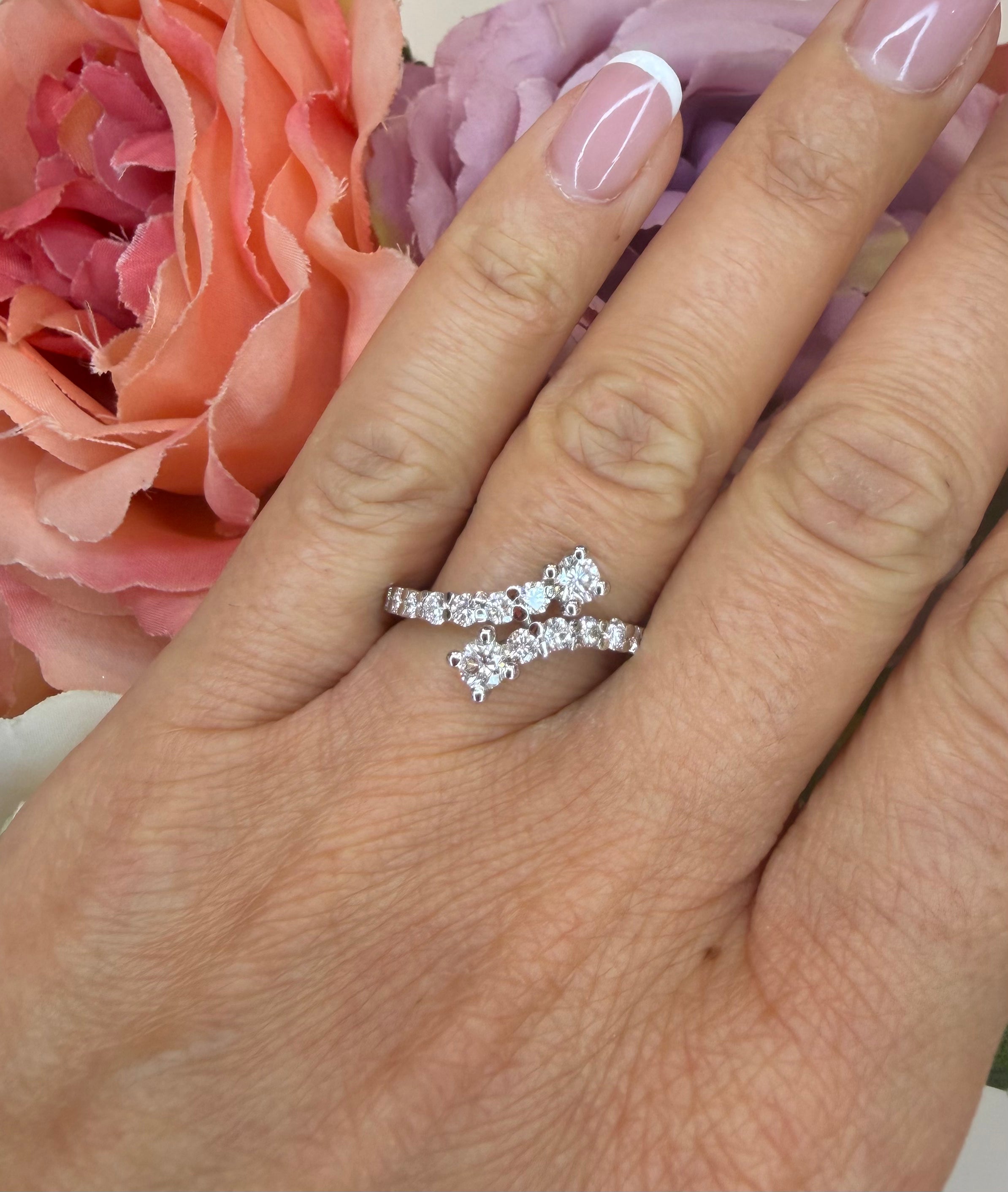 ANELLO IN ORO BIANCO 18 CARATI CON DIAMANTI