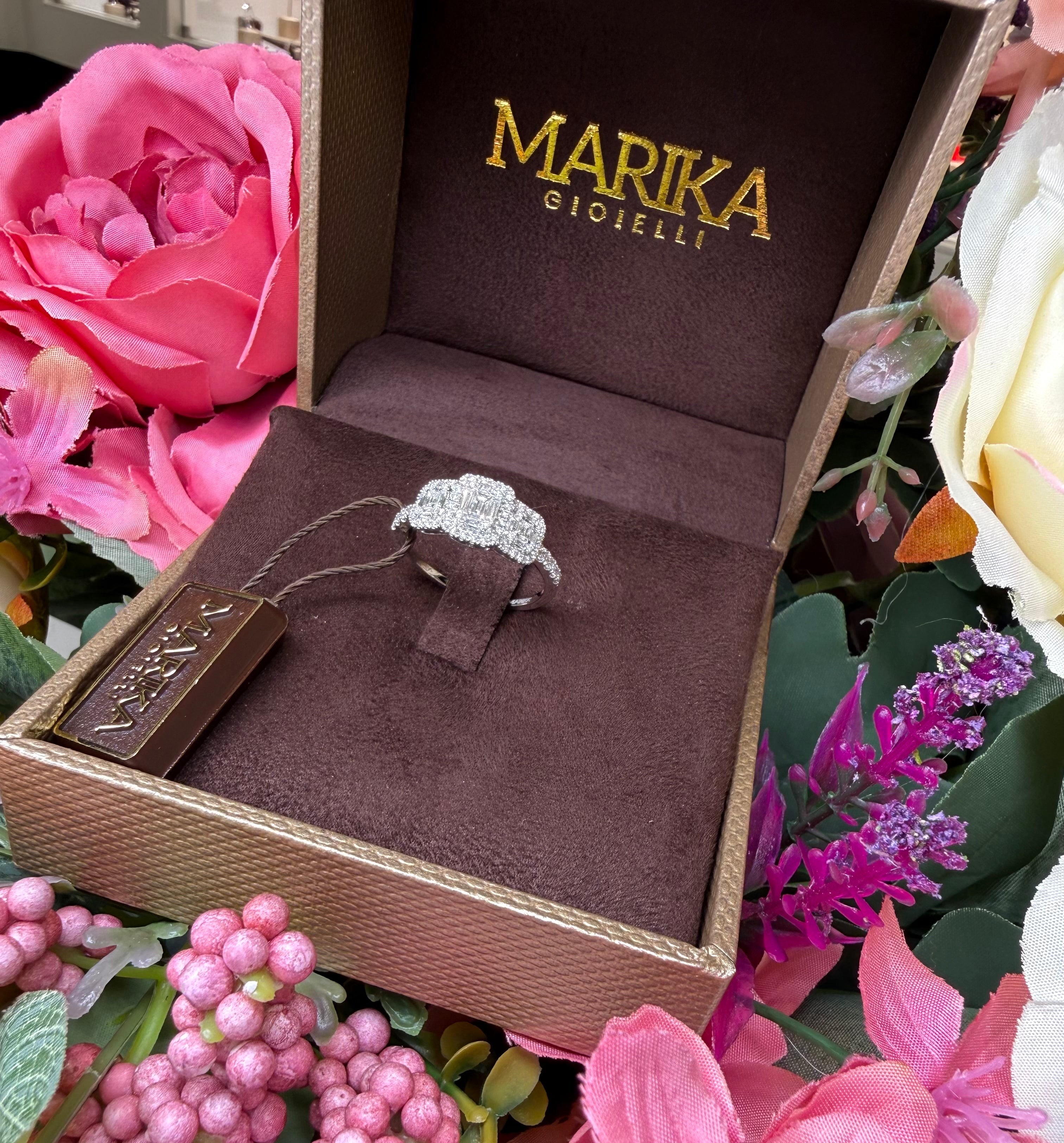 ANELLO TRILOGY IN ORO BIANCO 18KT CON DIAMANTI E BAGUETTE