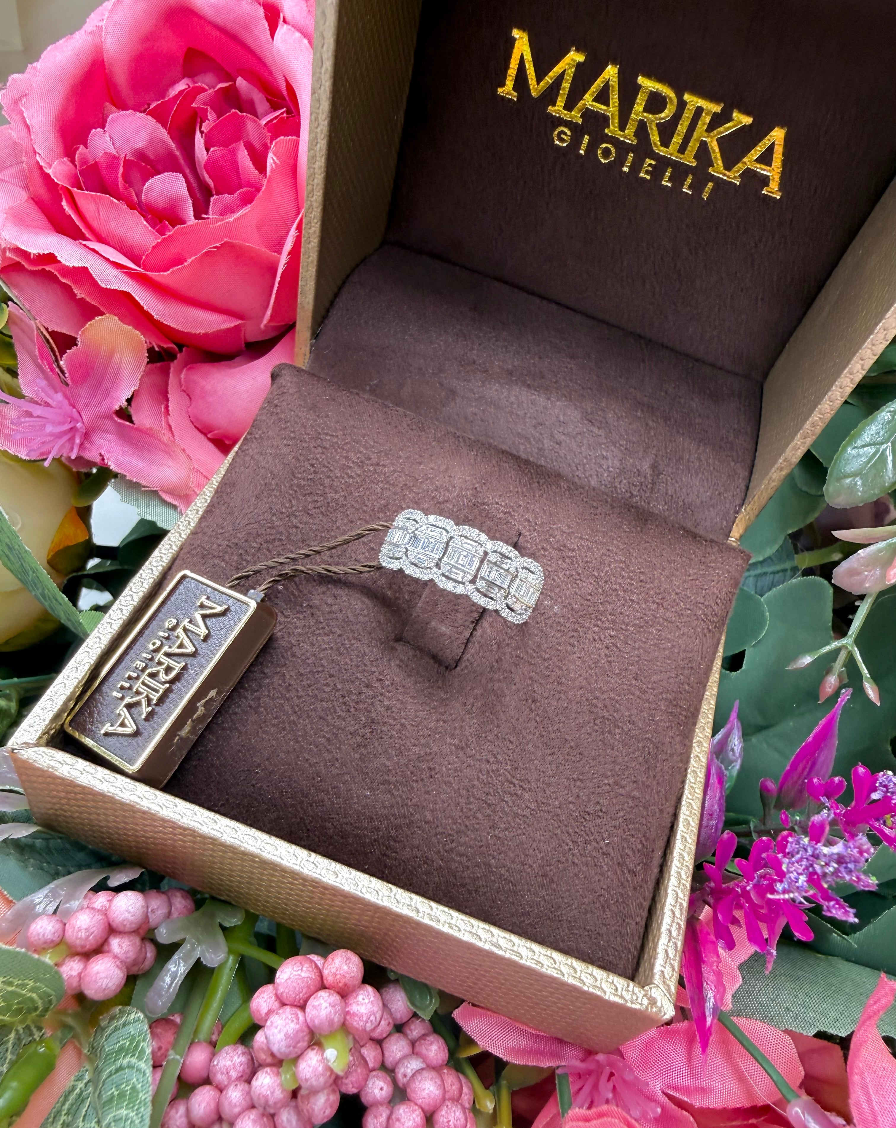 18KT WHITE GOLD RING WITH DIAMONDS AND BAGUETTES