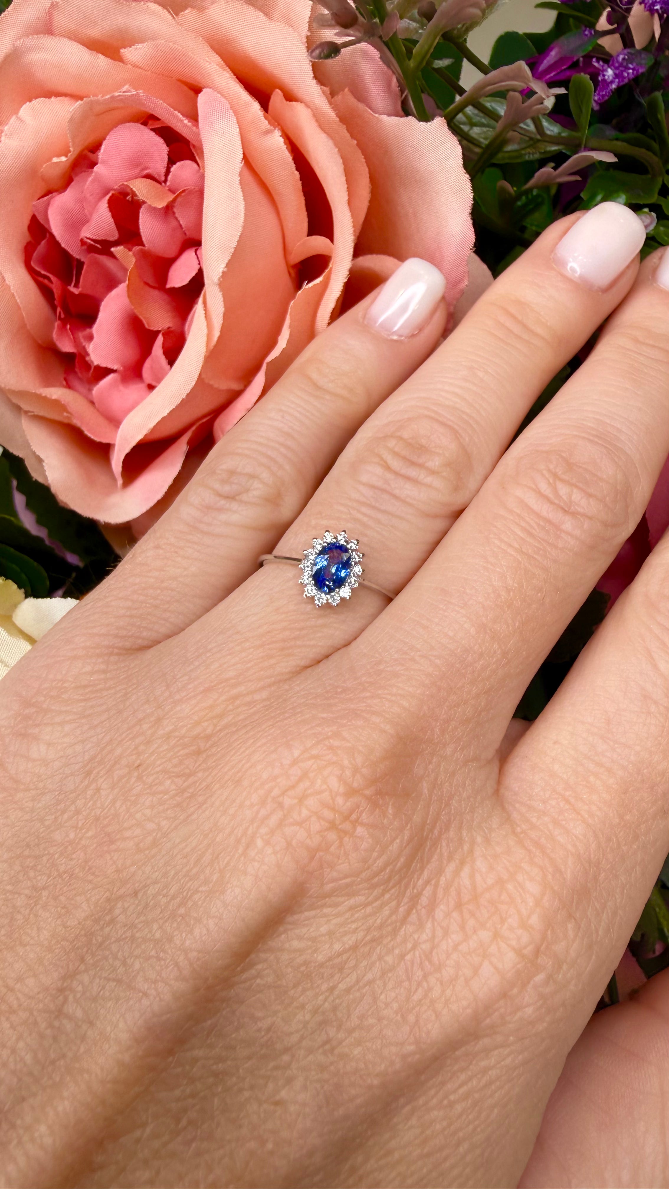 ANELLO IN ORO BIANCO 18 CARATI CON DIAMANTI E ZAFFIRO