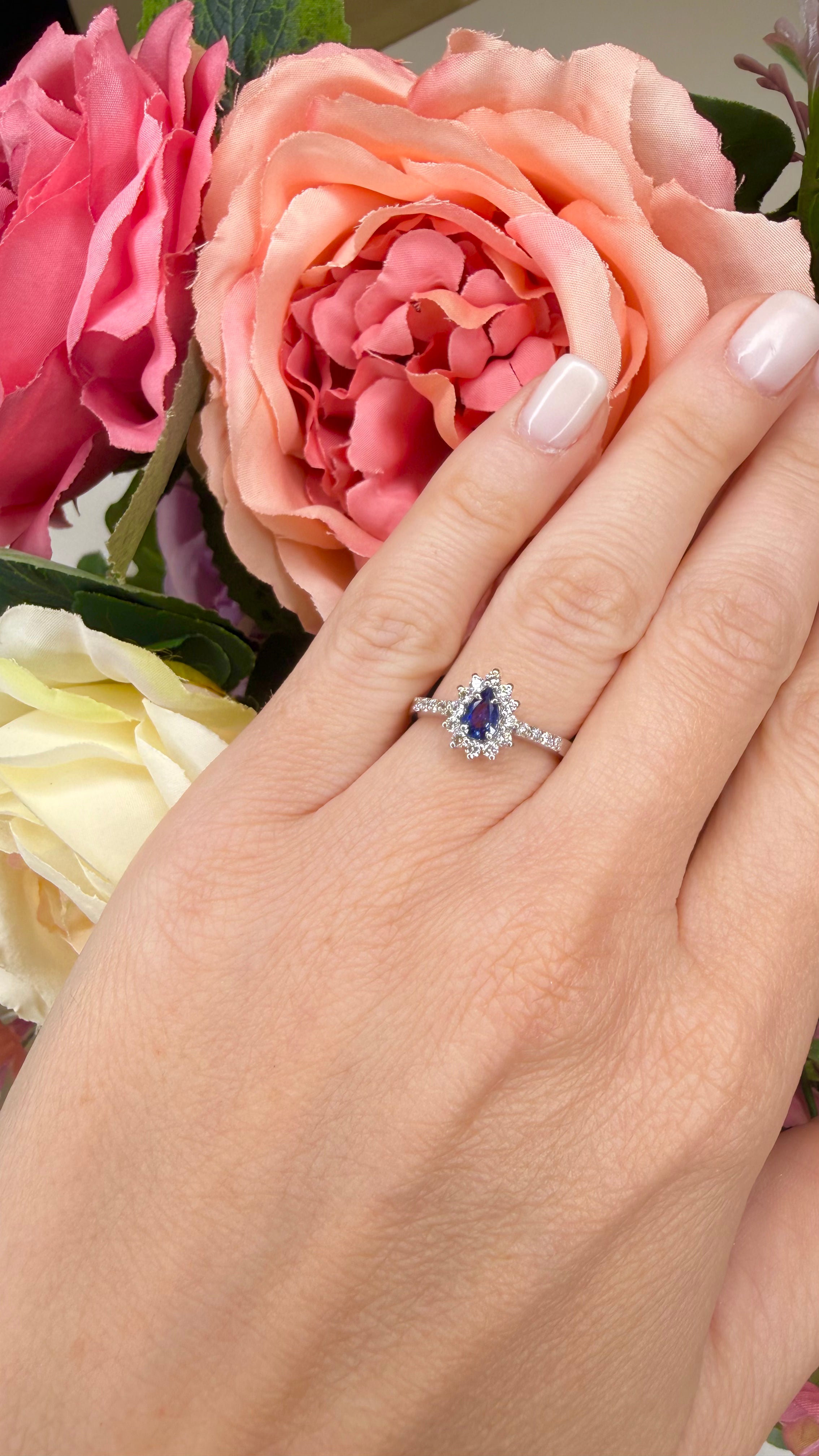 18KT WHITE GOLD DROP RING WITH DIAMONDS AND SAPPHIRE
