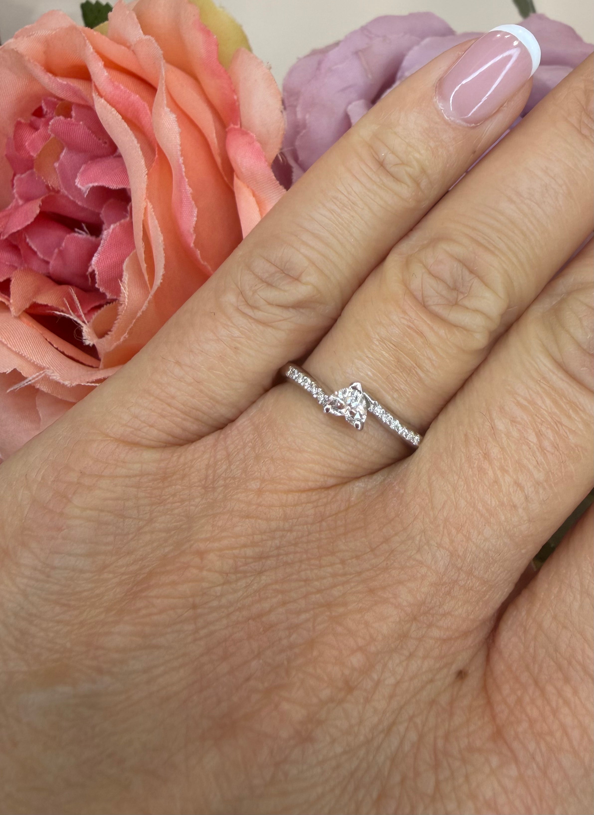 ANELLO SOLITARIO IN ORO BIANCO 18 CARATI CON DIAMANTE CUORE