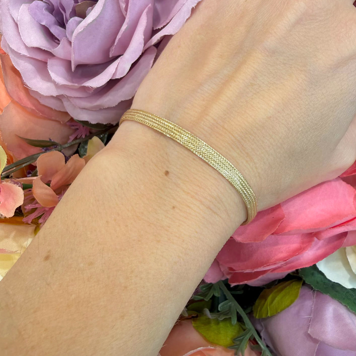 BRACCIALE A FASCIA LAVORATA IN ORO GIALLO 18 KT