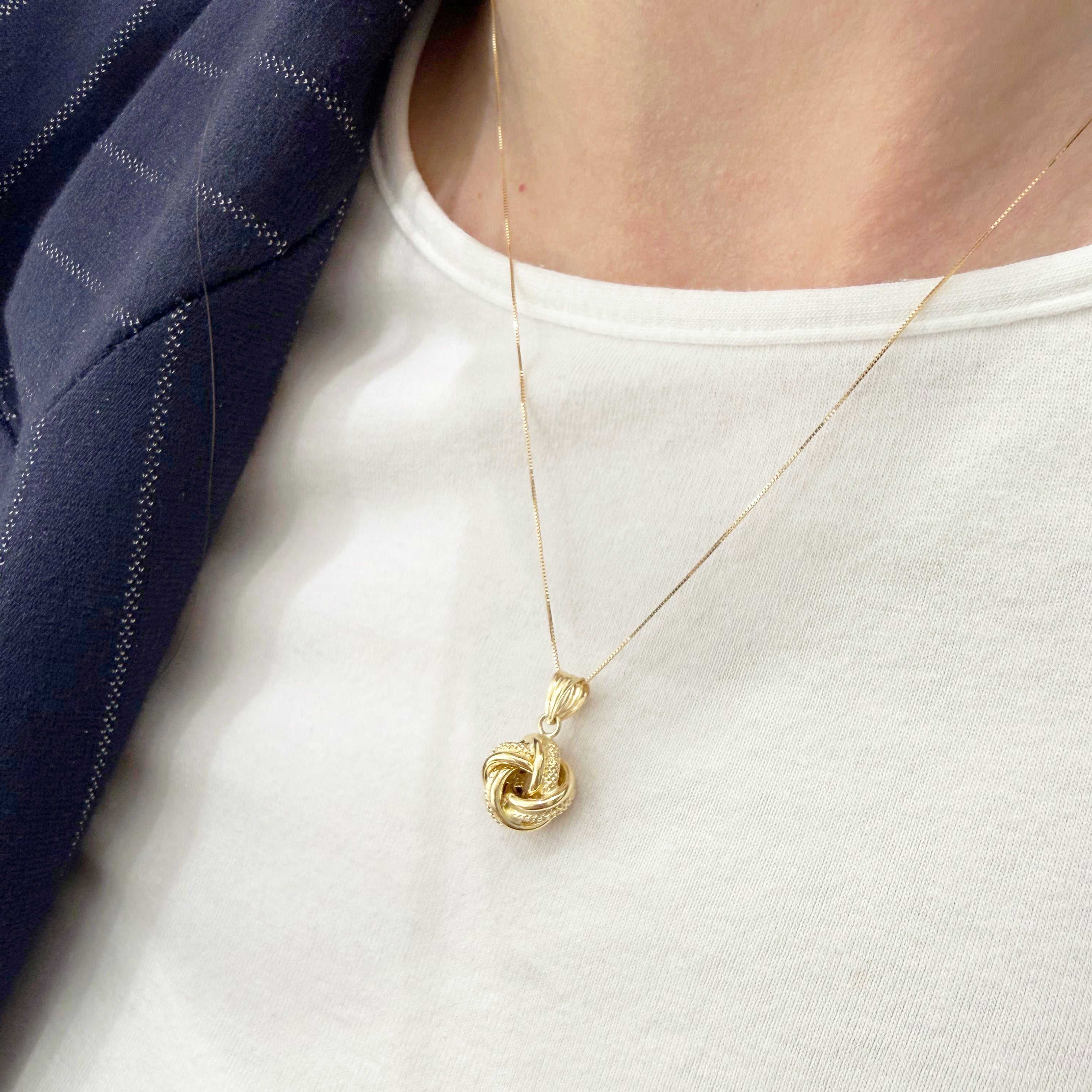 Collana con pendente nodo intrecciato in oro giallo 18KT (750) – Made in Italy