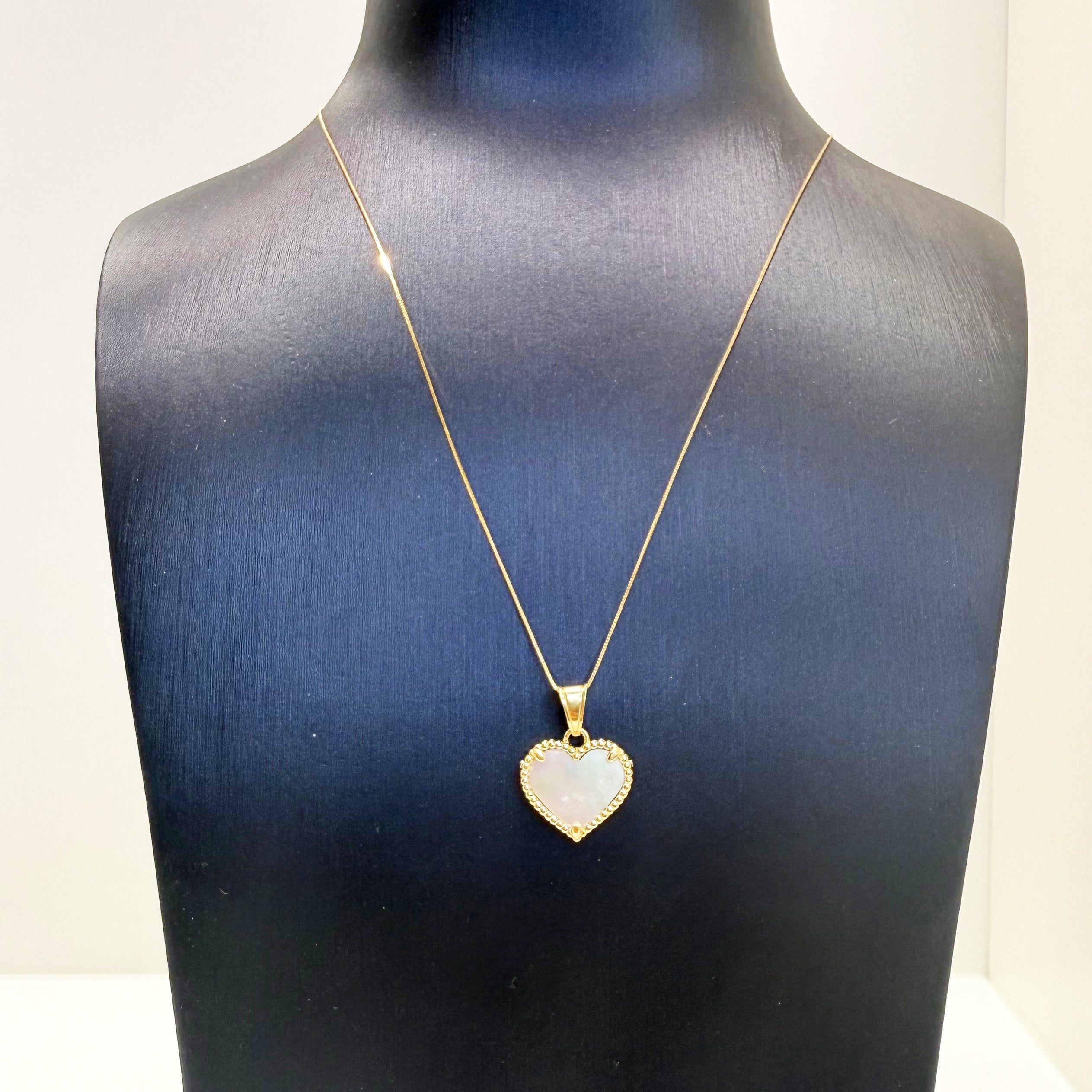 Collana con cuore in madreperla in oro giallo 18KT (750) – Made in Italy