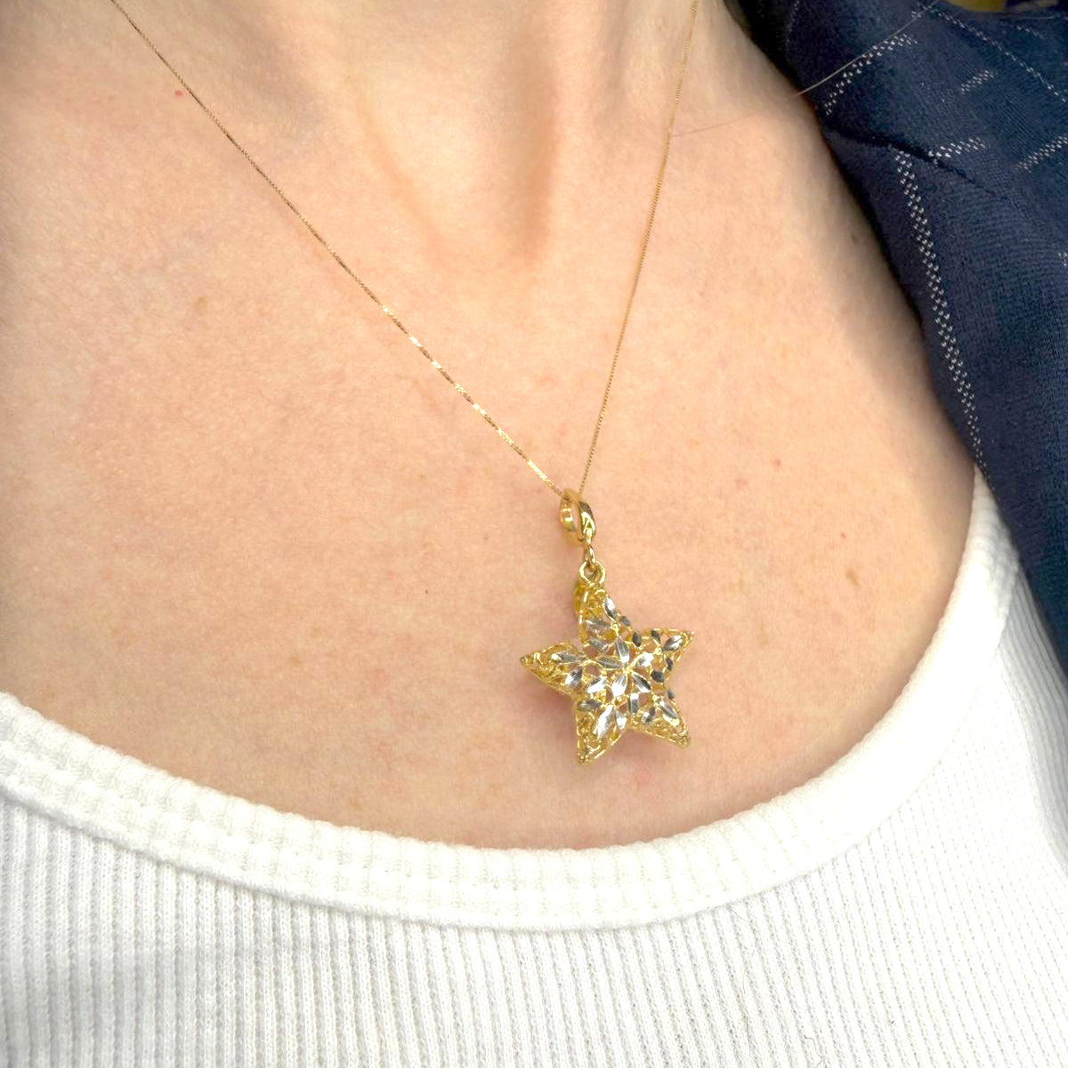 Collana con pendente a stella in oro giallo e bianco 18KT (750) con lavorazione luminosa