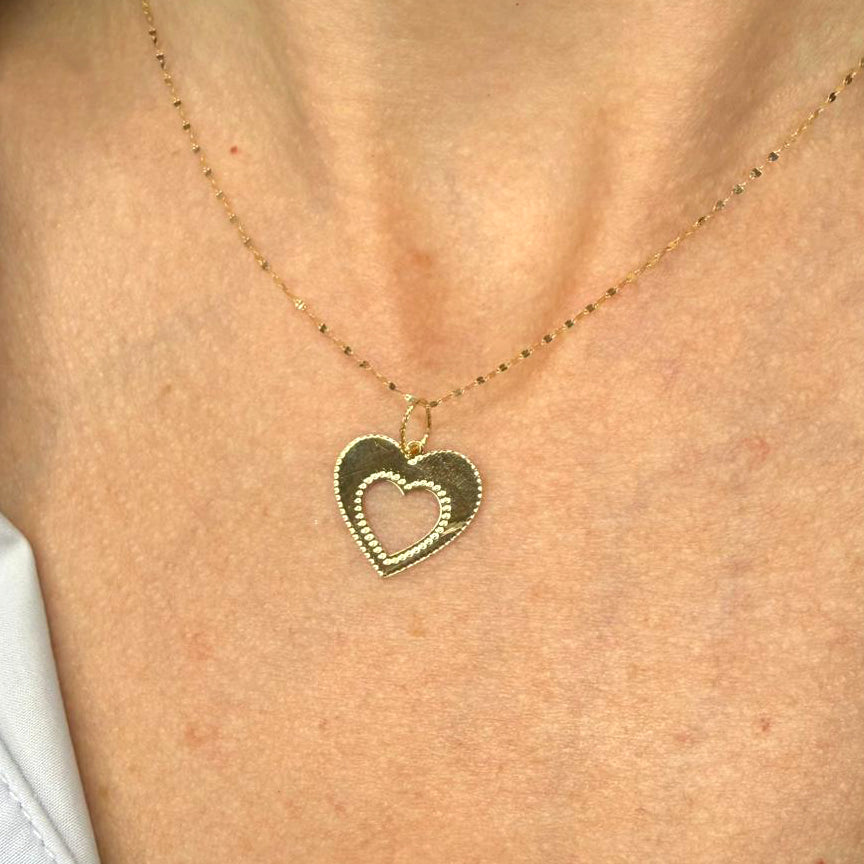 Collana con cuore traforato e bordo lavorato in oro giallo 18 KT (750)