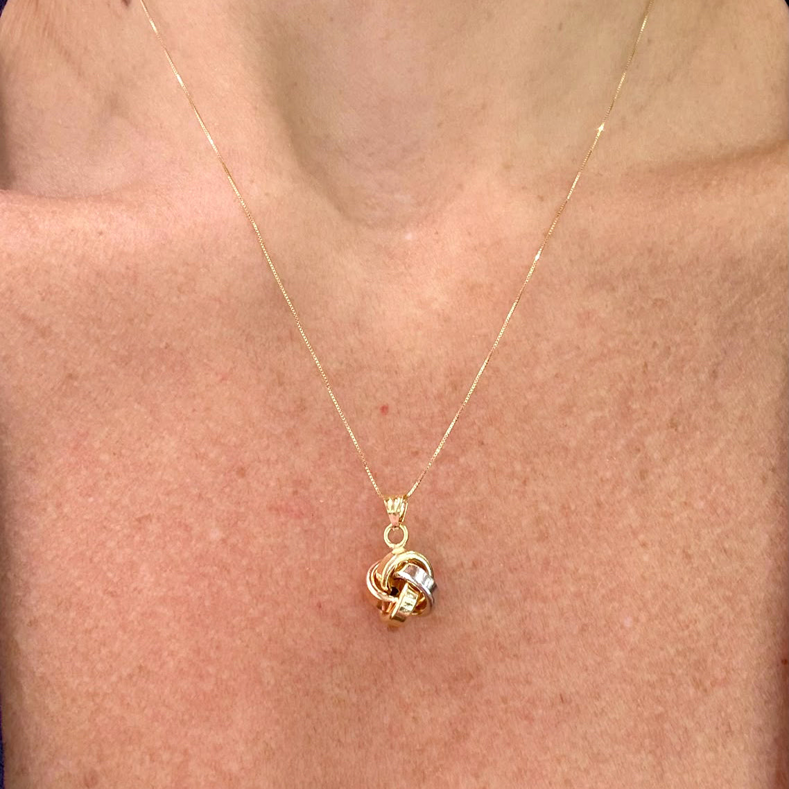 Collana con Ciondolo Nodo Intrecciati in Oro Giallo 18 KT