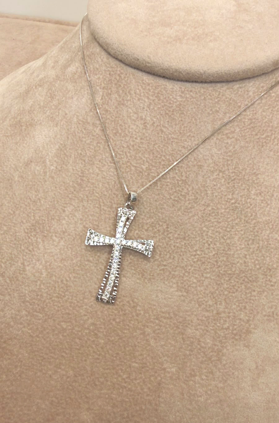 COLLANA CON CROCE IN ORO BIANCO 18 KT (750) E ZIRCONI