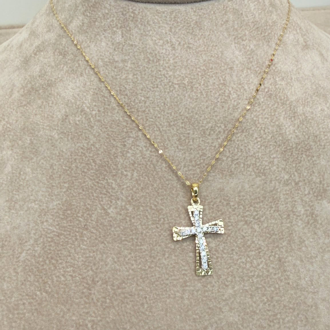 COLLANA CON CROCE STILIZZATA IN ORO GIALLO 18 KT (750) E ZIRCONI