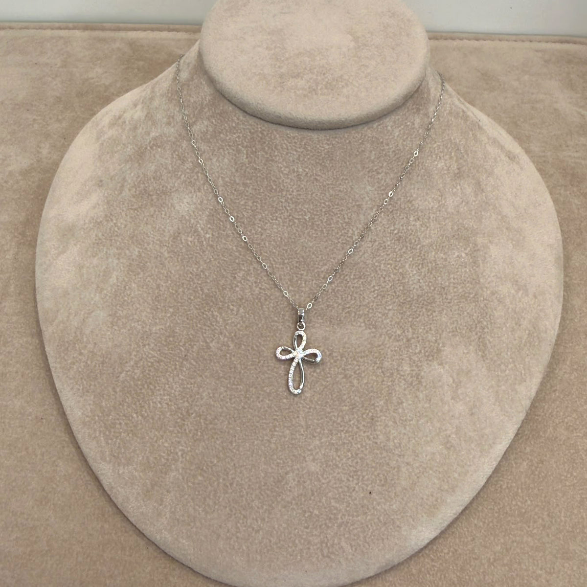 COLLANA CON CROCE IN ORO BIANCO 18 KT (750) E ZIRCONI