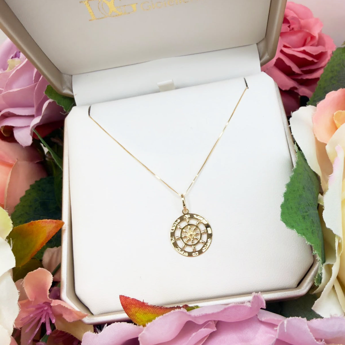 COLLANA CON PENDENTE ROSA DEI VENTI IN ORO GIALLO 18 KT (750)