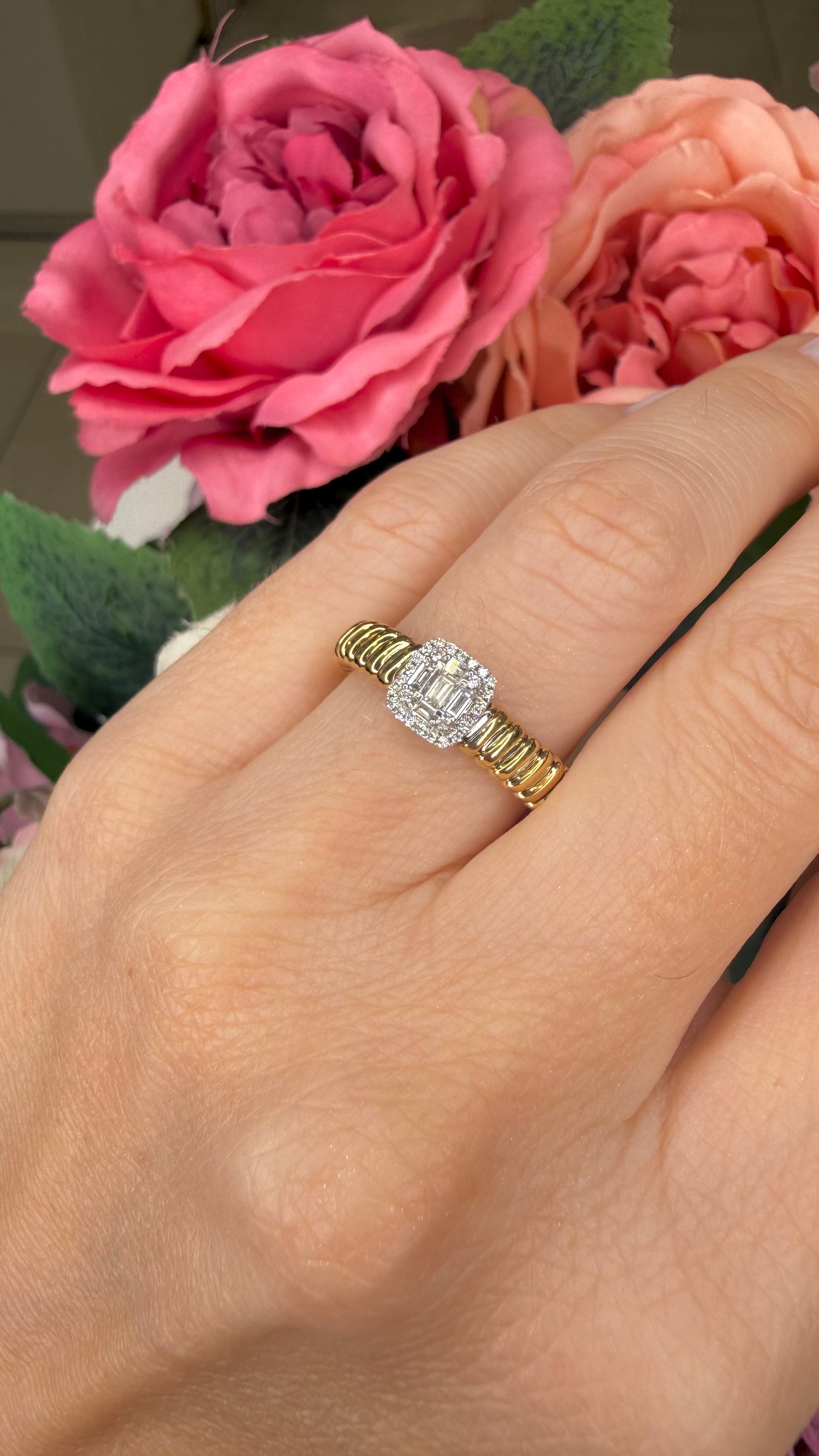 ANELLO TUBOGAS IN ORO GIALLO 18 CARATI CON DIAMANTI