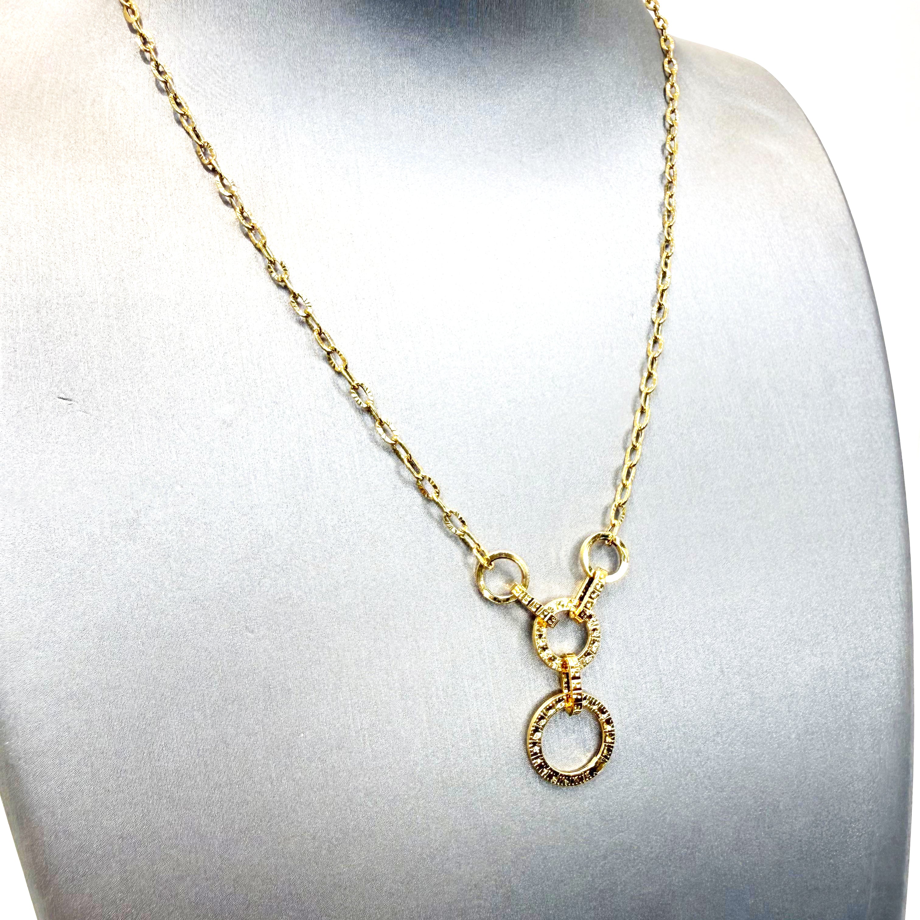 Collana con cerchi intrecciati lavorati in oro giallo 18KT (750) – Made in Italy