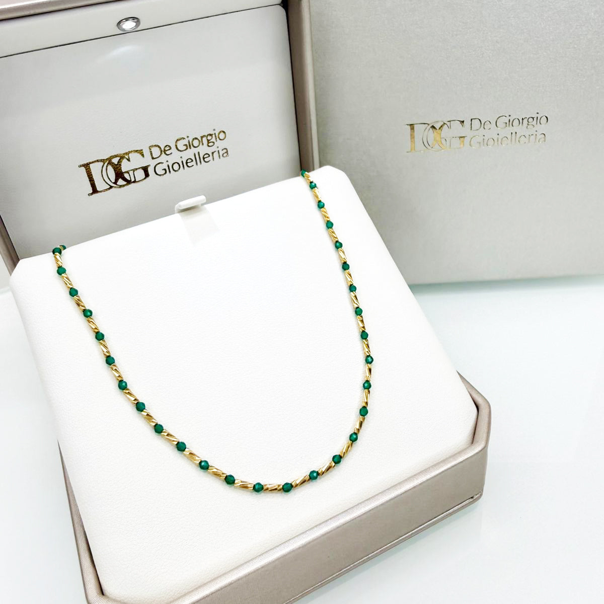 Collana con sfere verdi in oro giallo 18KT (750) – Unisex elegante