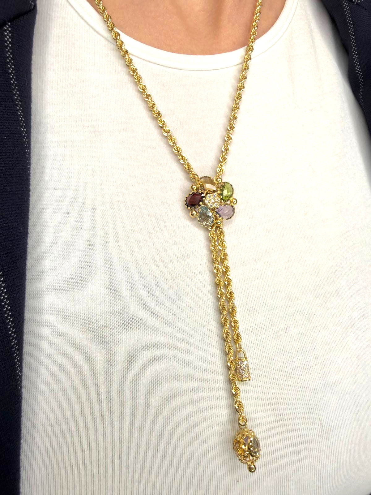 Collana in oro giallo 18KT (750) con pendente multifilo e pietre colorate