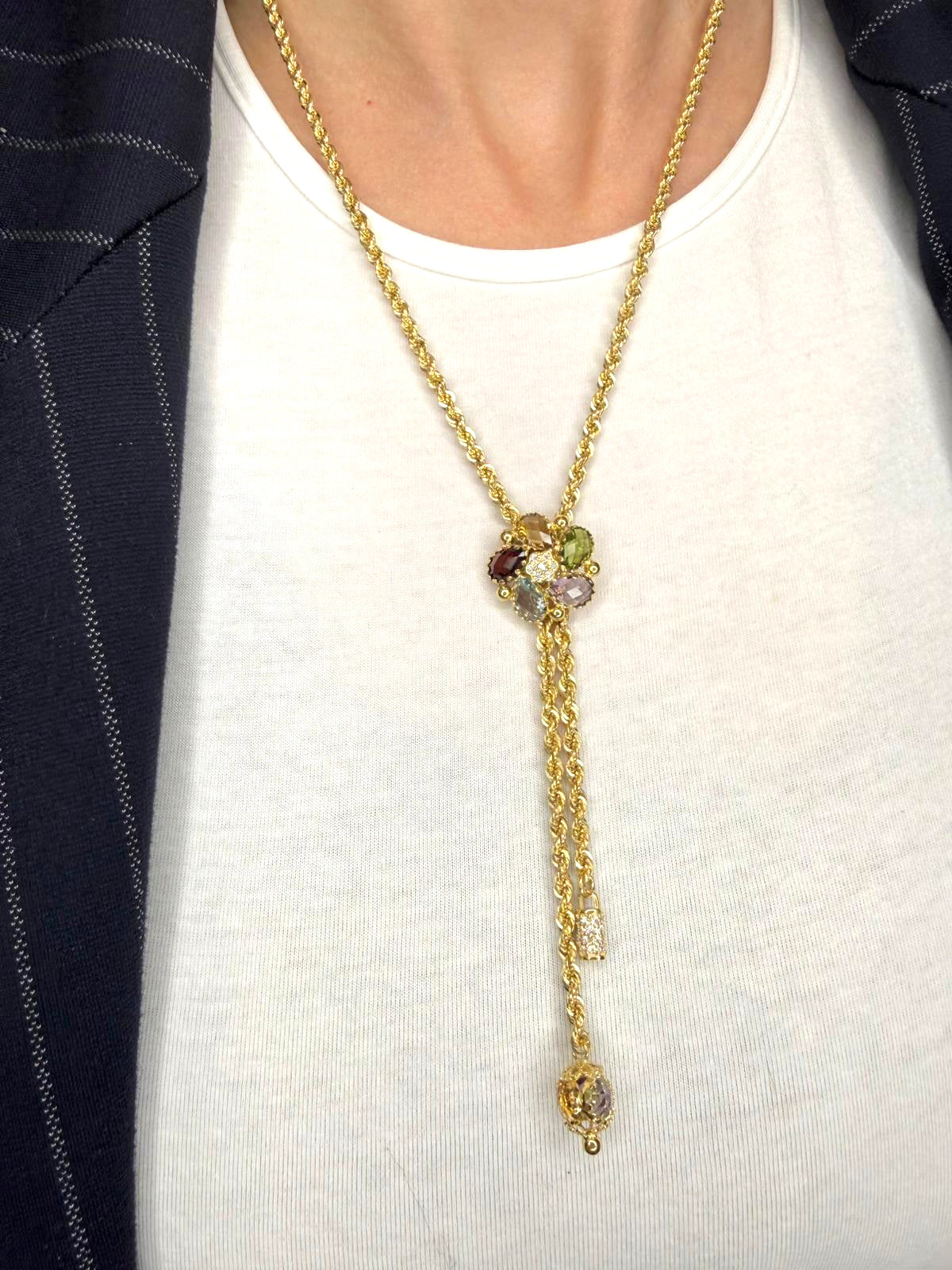 Collana in oro giallo 18KT (750) con pendente multifilo e pietre colorate