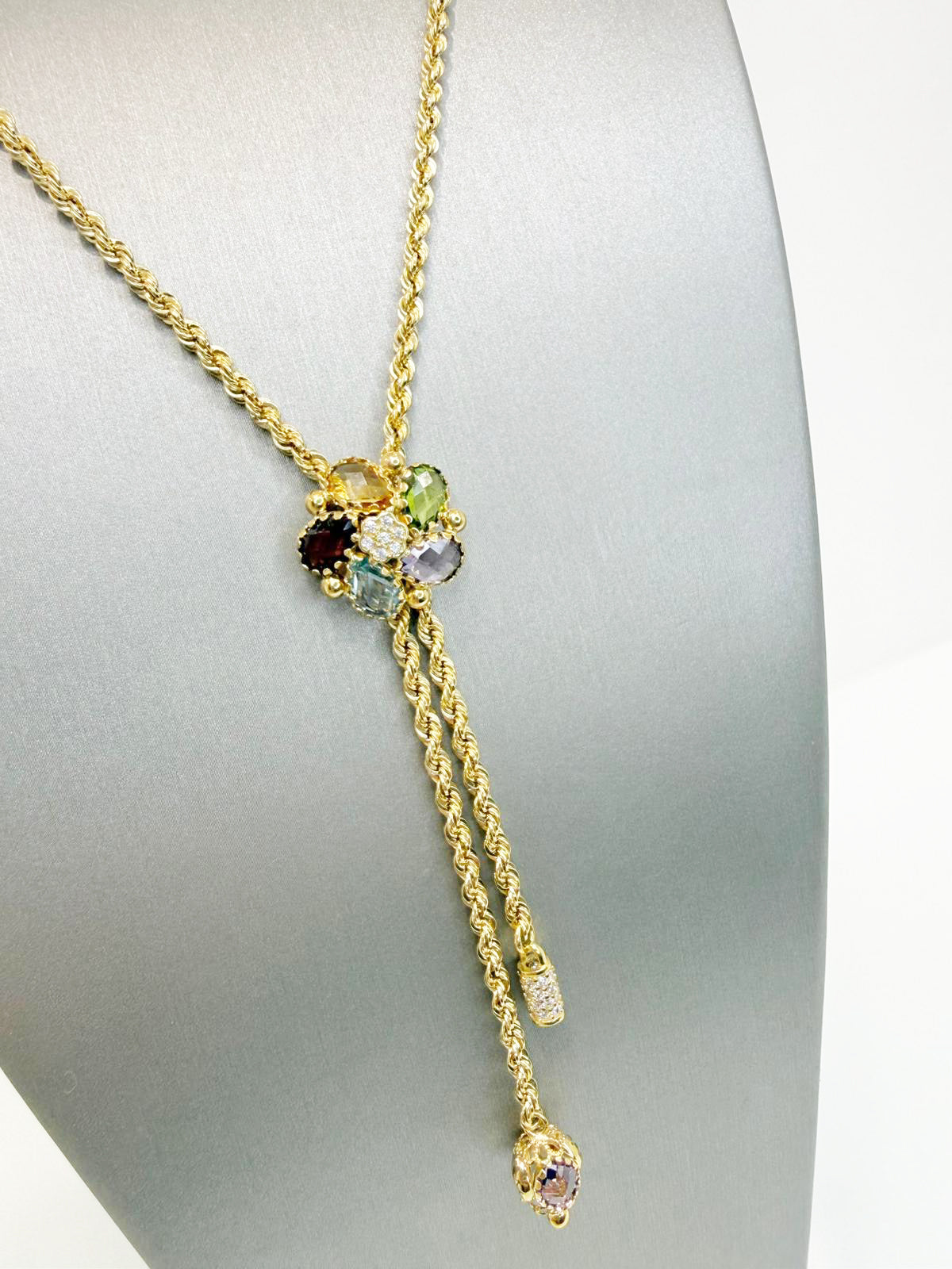 Collana in oro giallo 18KT (750) con pendente multifilo e pietre colorate