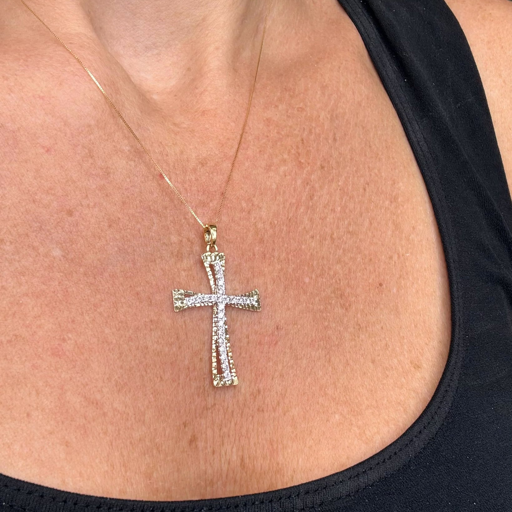 Collana con Croce in Oro Giallo 18 KT e Zirconi