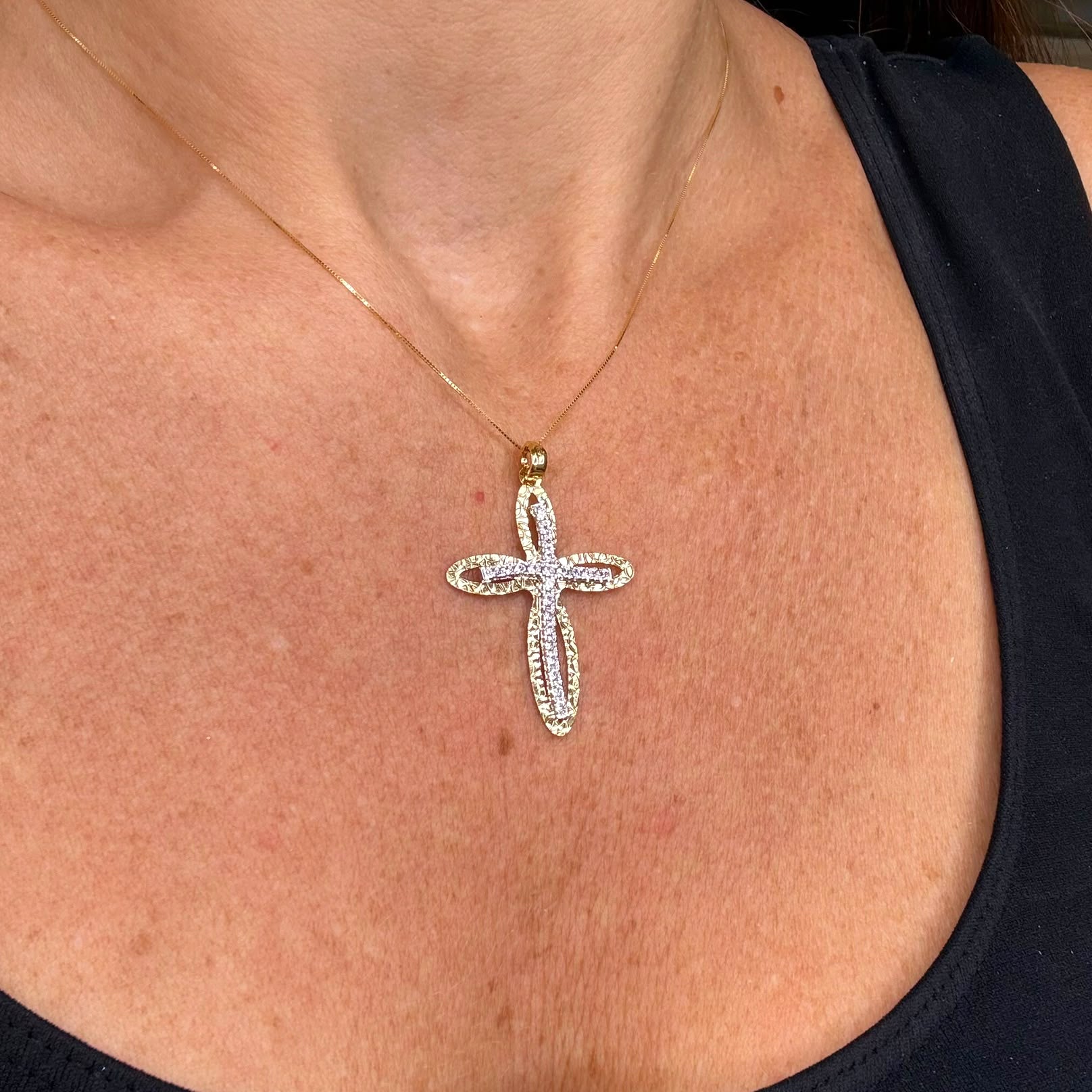 Collana con Croce in Oro Giallo 18 KT con Zirconi
