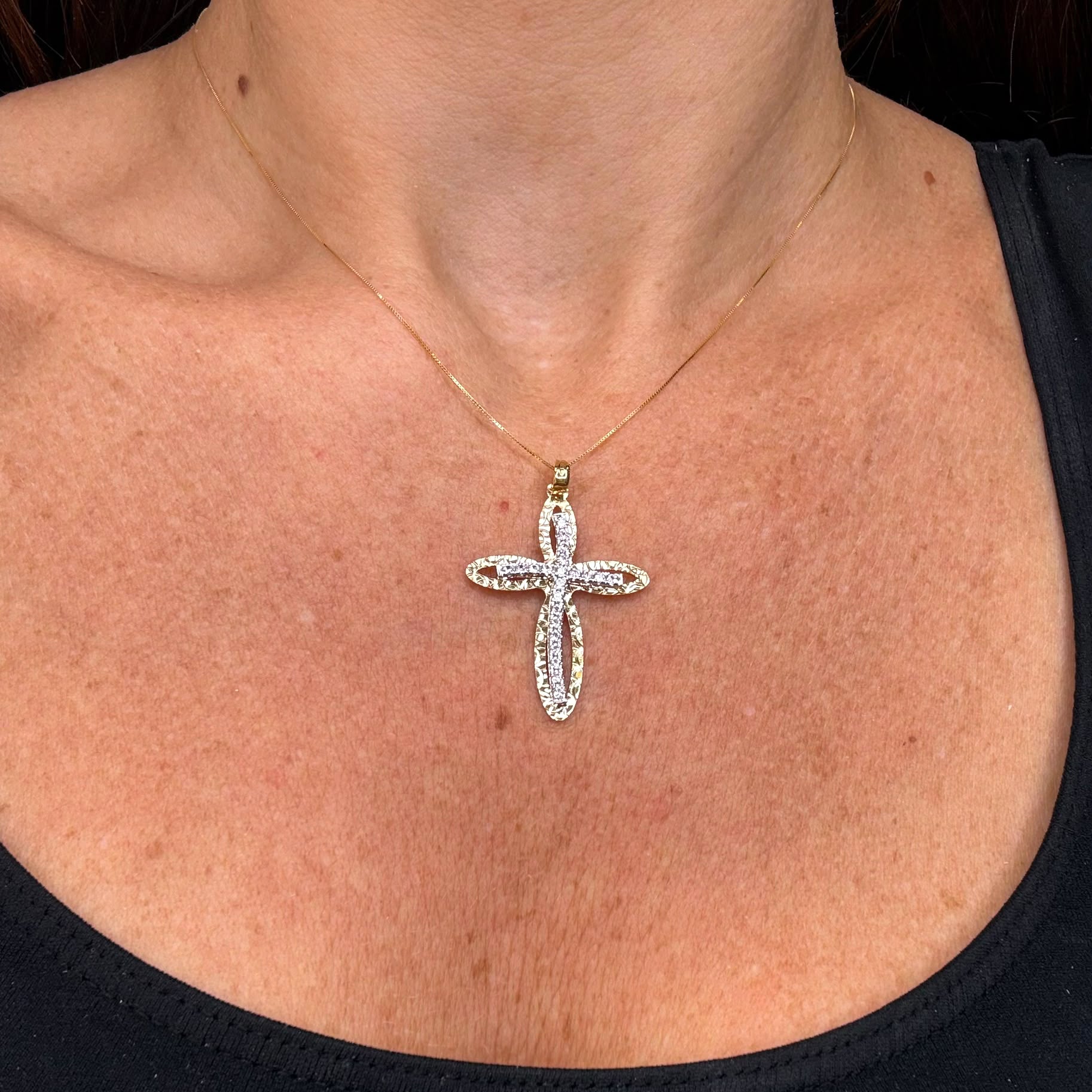 Collana con Croce in Oro Giallo 18 KT con Zirconi