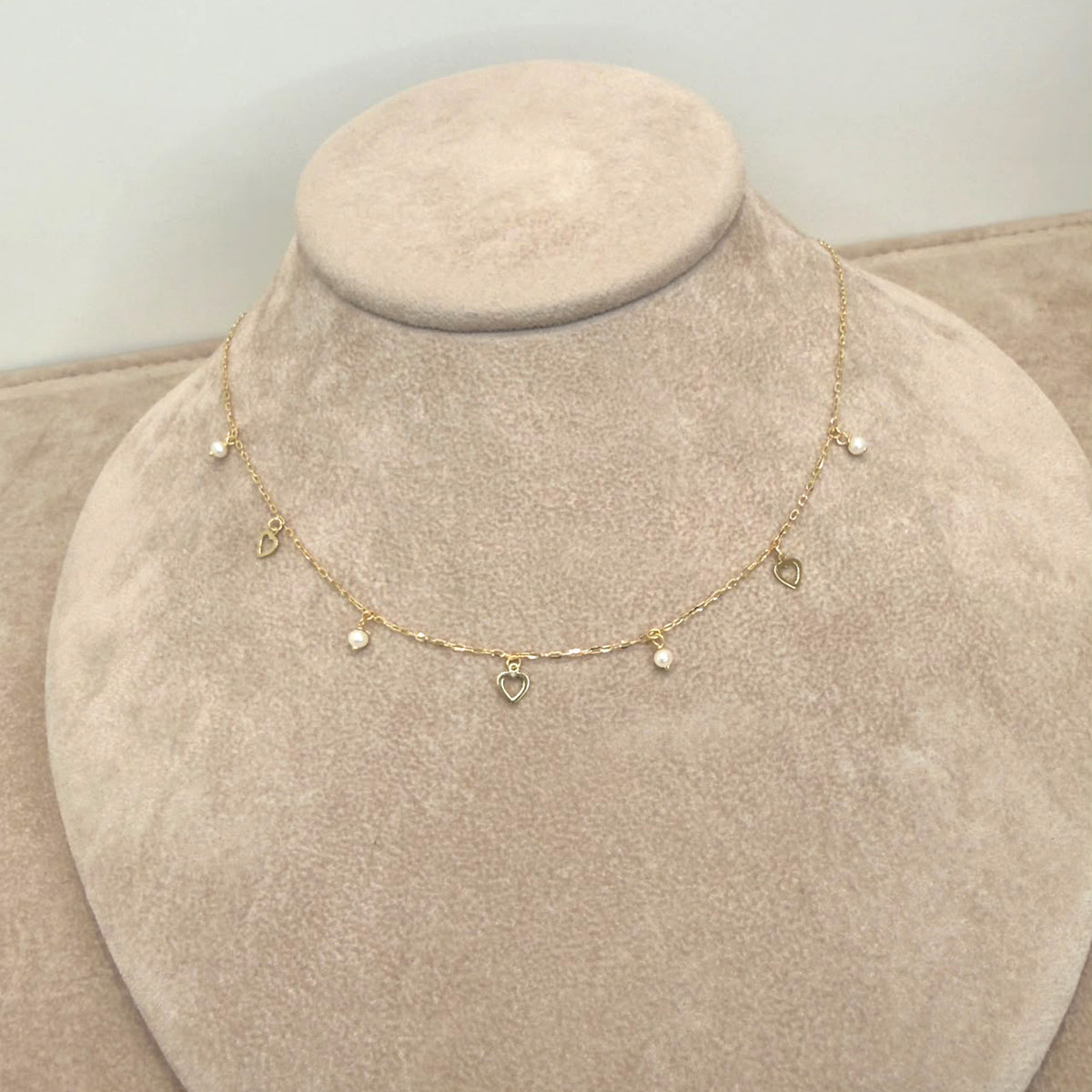 COLLANA CON CUORI E PERLE IN ORO GIALLO 18 KT (750)