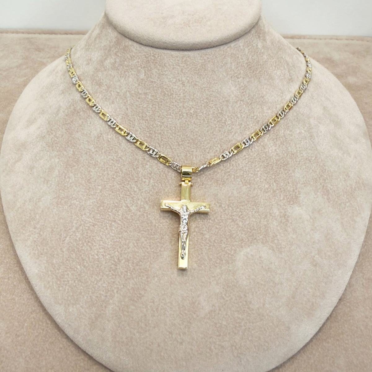 COLLANA CON CROCIFISSO BICOLORE IN ORO GIALLO E BIANCO 18 KT (750)