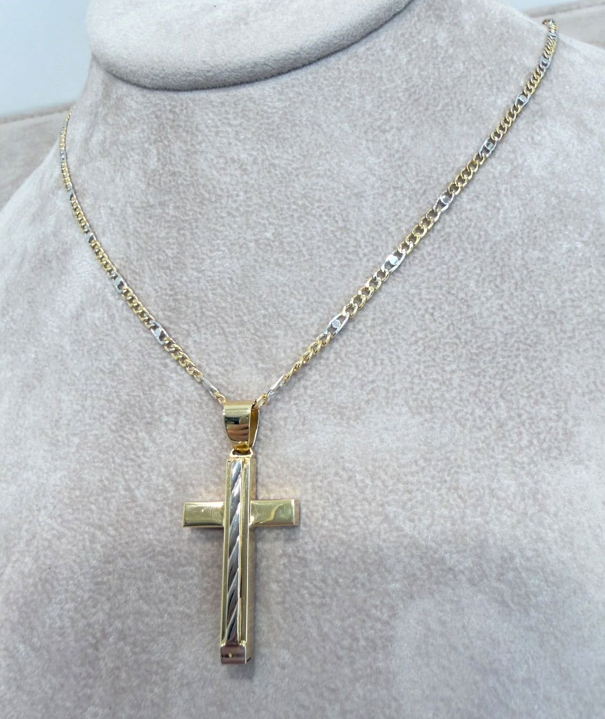 COLLANA CON CROCE BICOLORE IN ORO GIALLO E BIANCO 18 KT (750)