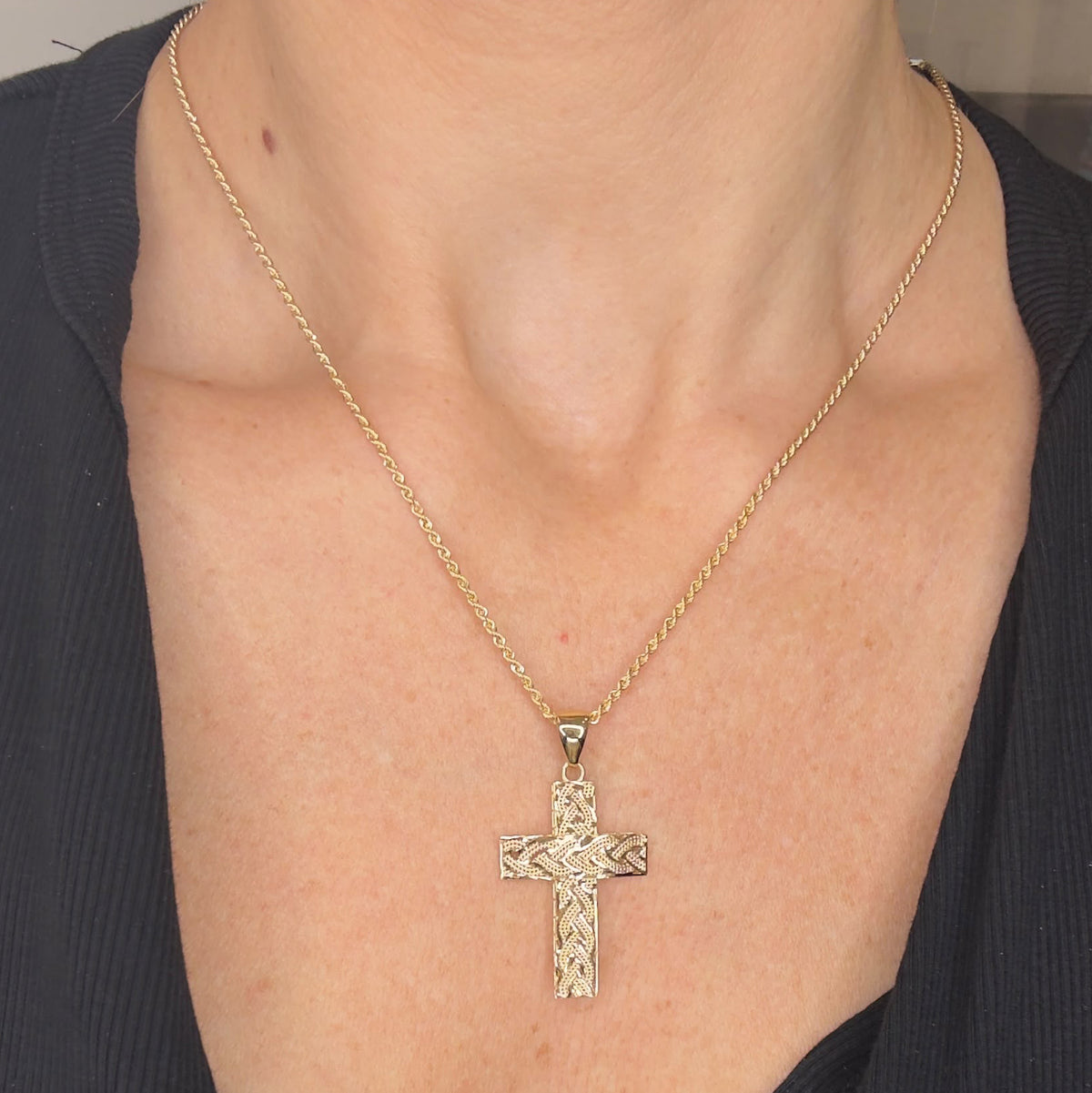COLLANA CON CROCE INTRECCIATA IN ORO GIALLO 18 KT (750)