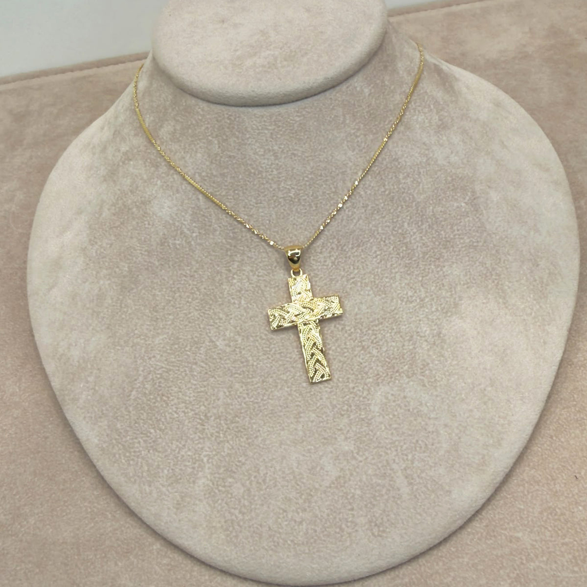 COLLANA IN ORO GIALLO 18 KT (750) CON CROCE LAVORATA