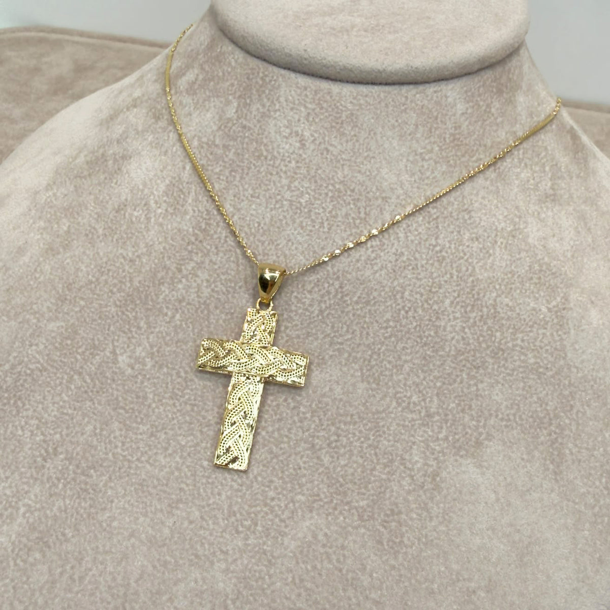 COLLANA IN ORO GIALLO 18 KT (750) CON CROCE LAVORATA