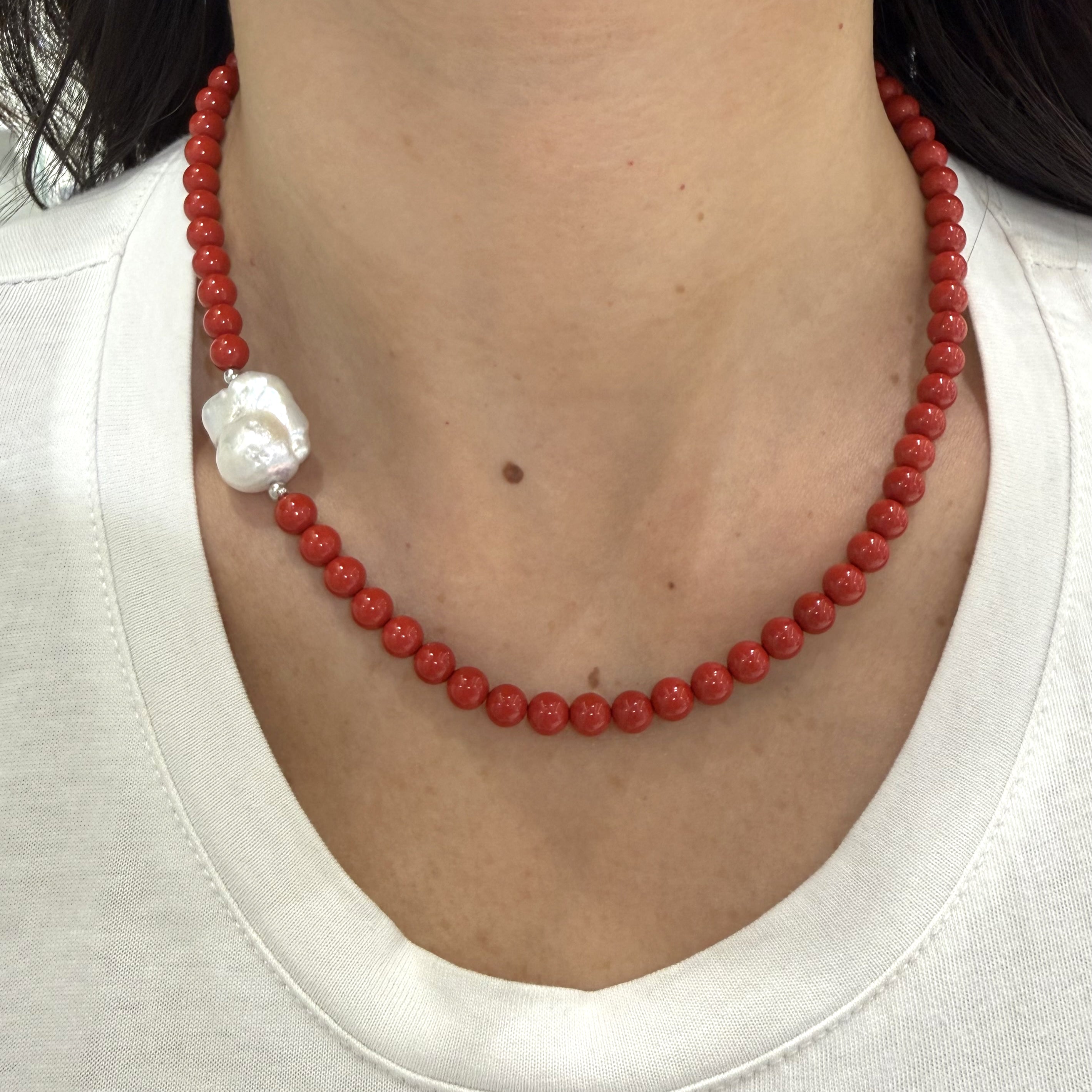 COLLANA PASTA DI CORALLO ROSSO E PERLA BAROCCA IN ARGENTO