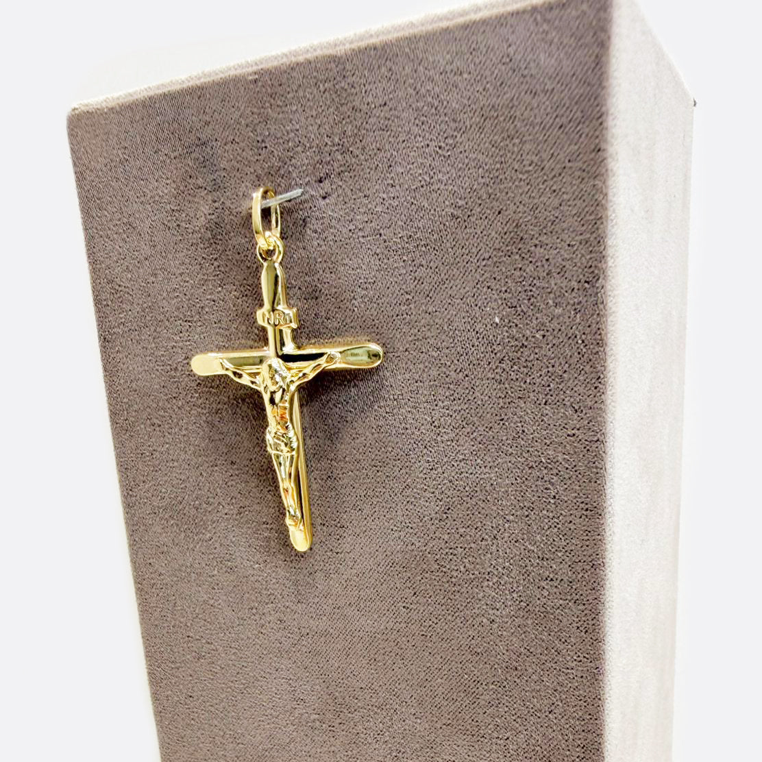 Ciondolo croce con Cristo da uomo in oro giallo 18 Kt (750)