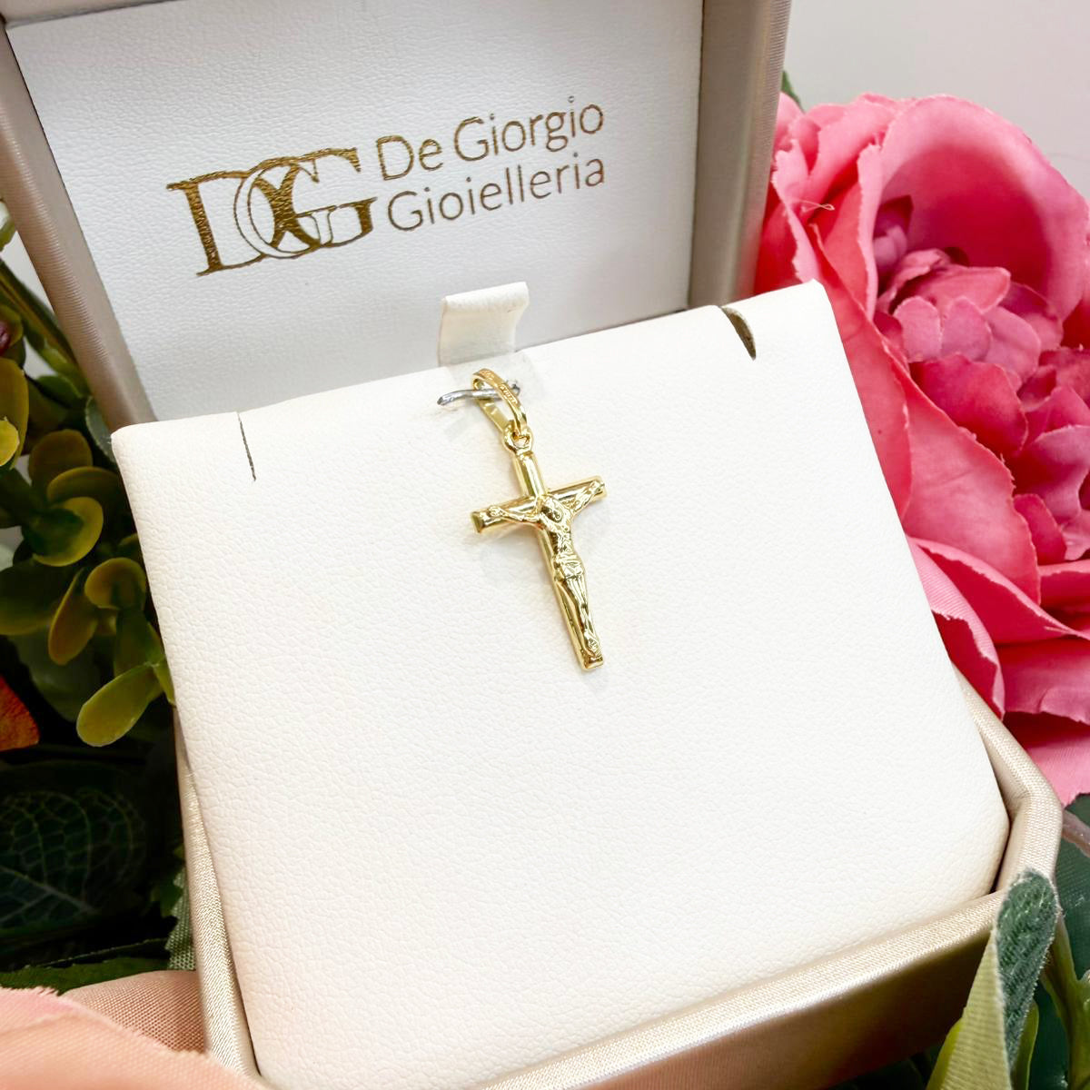 Ciondolo croce con Cristo da uomo in oro giallo 18 Kt (750)