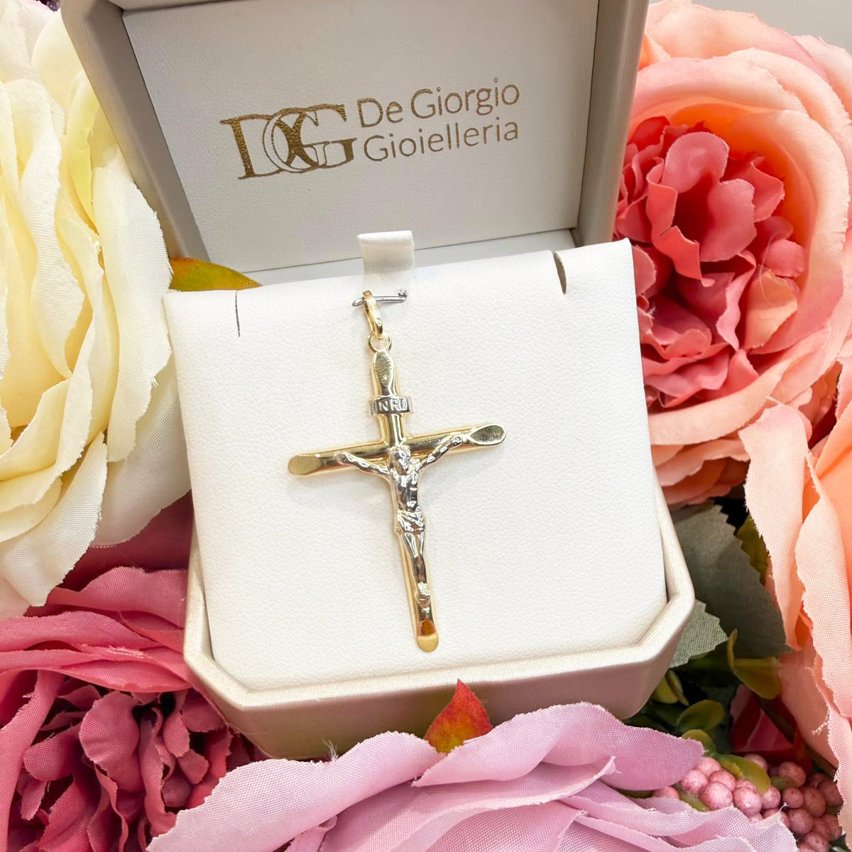 Ciondolo croce con Cristo da uomo in oro giallo e oro bianco 18 Kt (750)