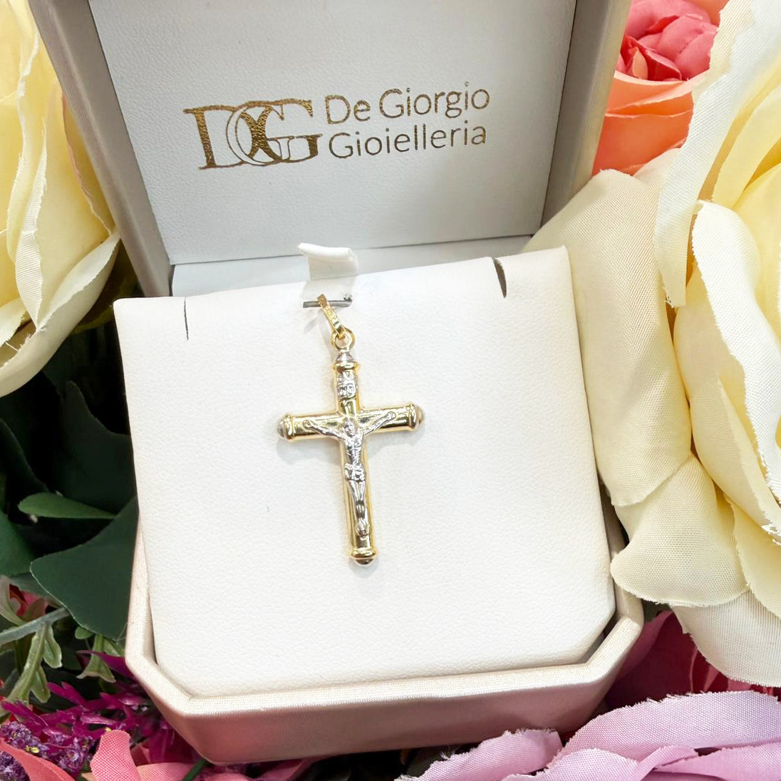 Ciondolo croce con Cristo da uomo in oro giallo e oro bianco 18 Kt (750)